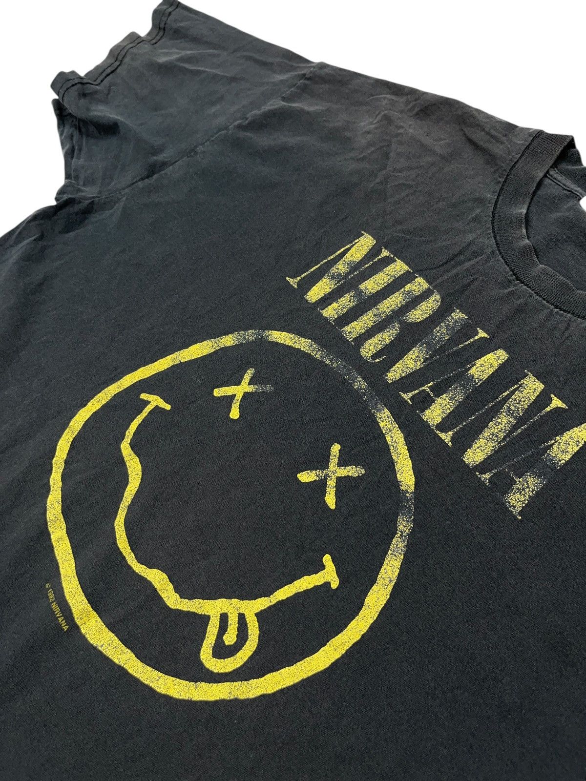 Band Tees Vintage 1992 Nirvana Smiley Face Distressed T-shirt Size US XL / EU 56 / 4 - 9 Thumbnail