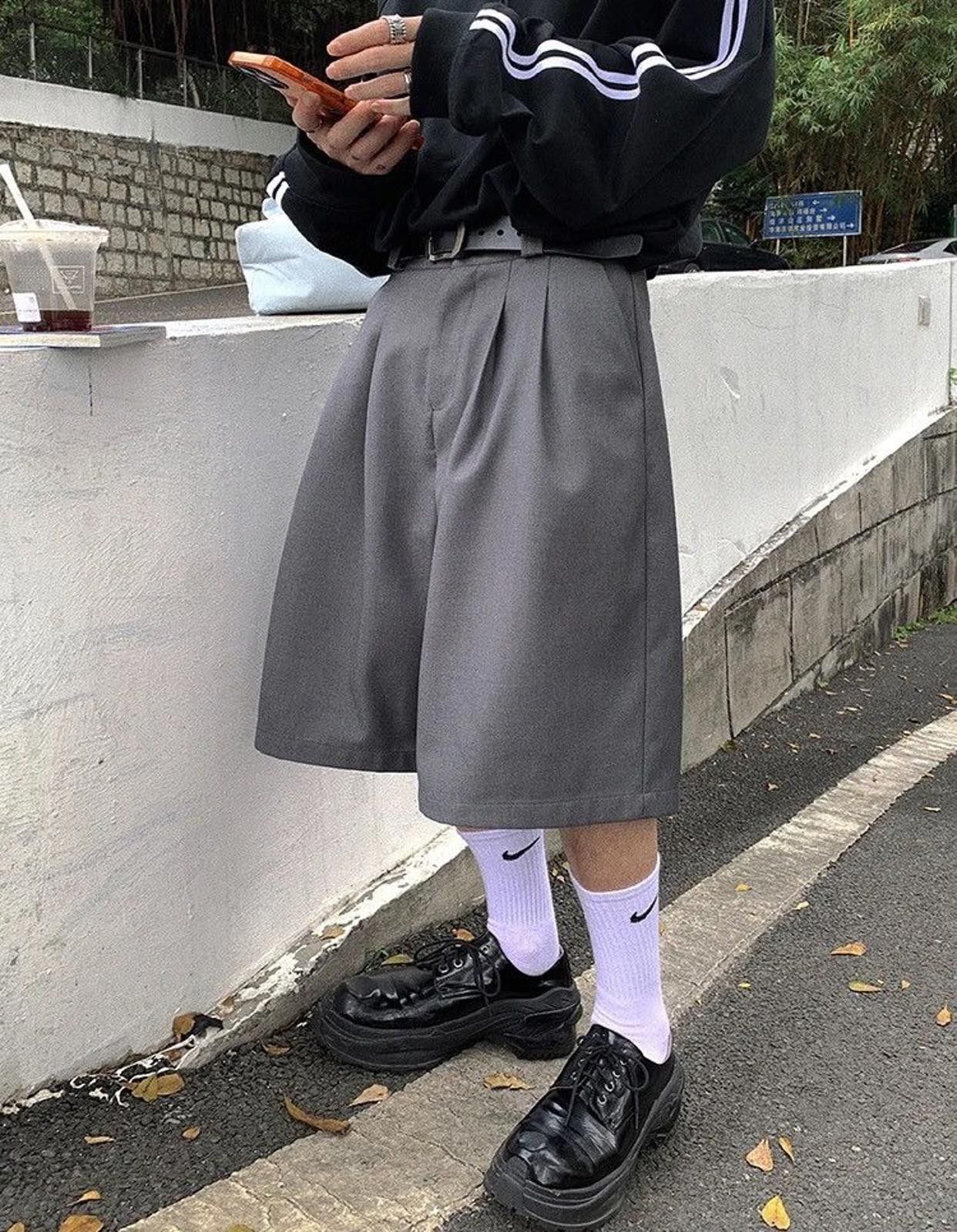 Other Gray Wide Leg Pleated Shorts, Relaxed Fit Knee-Length Shorts Size US 32 / EU 48 - 2 Thumbnail