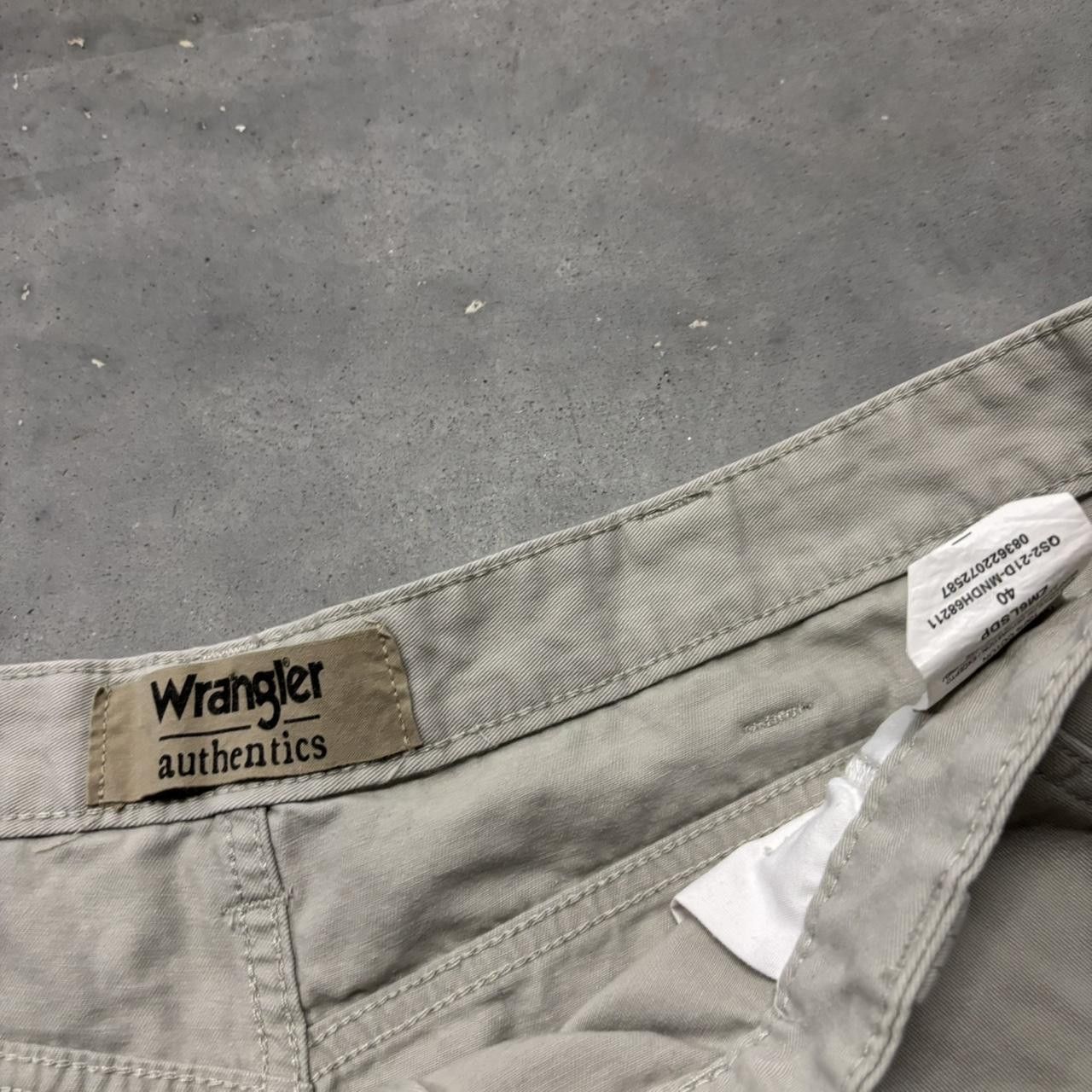 Japanese Brand × Vintage Crazy Vintage Y2K/2000s Baggy White Streetwear Skater Cargo Shorts! Size US 38 / EU 54 - 6 Thumbnail