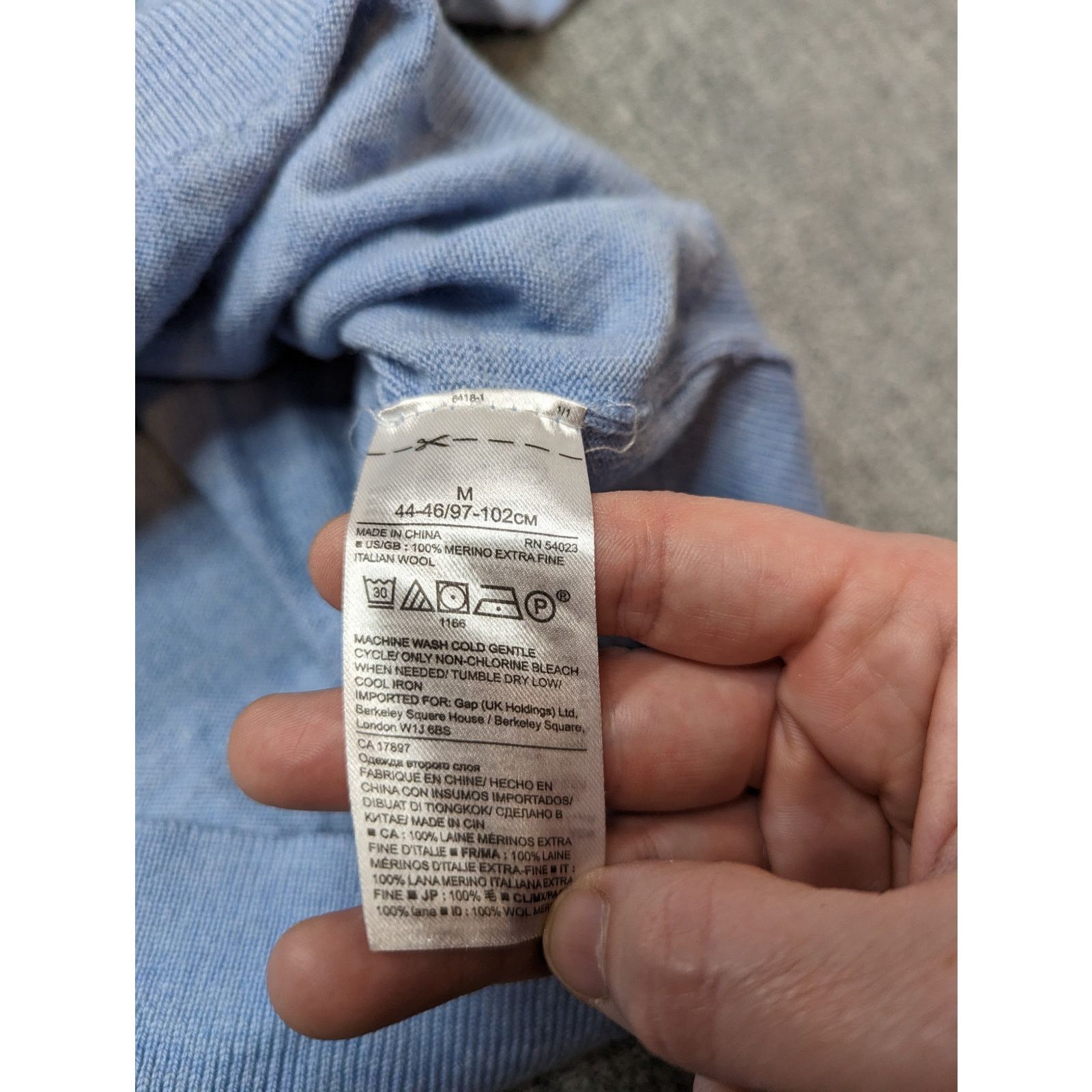 Banana Republic Washable merino wool V neck sweater sz M light blue Size US M / EU 48-50 / 2 - 4 Thumbnail