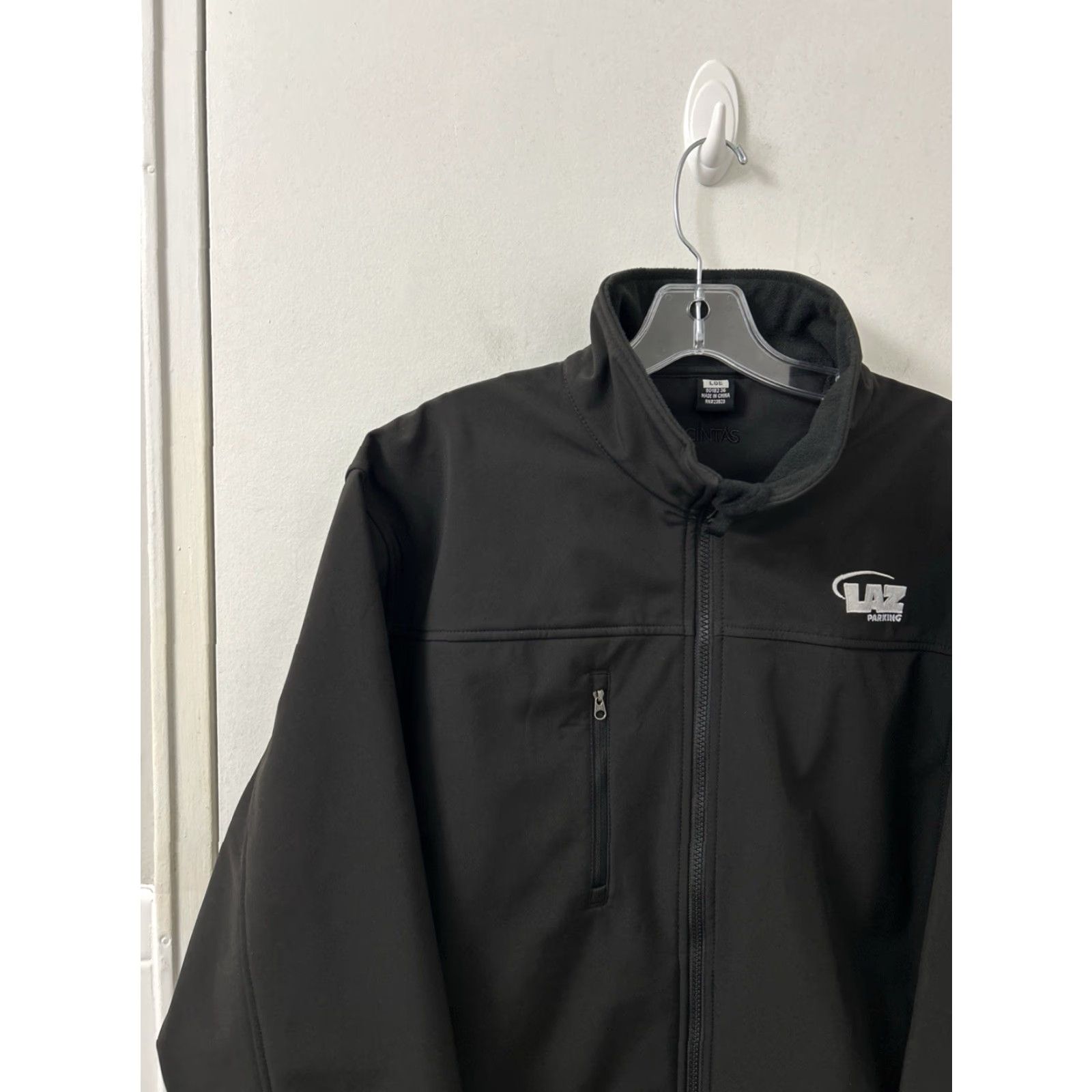 Vintage Cintas Mens Black Softshell Jacket Full Zip Fleece Lined Workwear Stand-Up Collar ZIP Pockets Embroidered LAZ Parking Logo Size US L / EU 52-54 / 3 - 4 Thumbnail