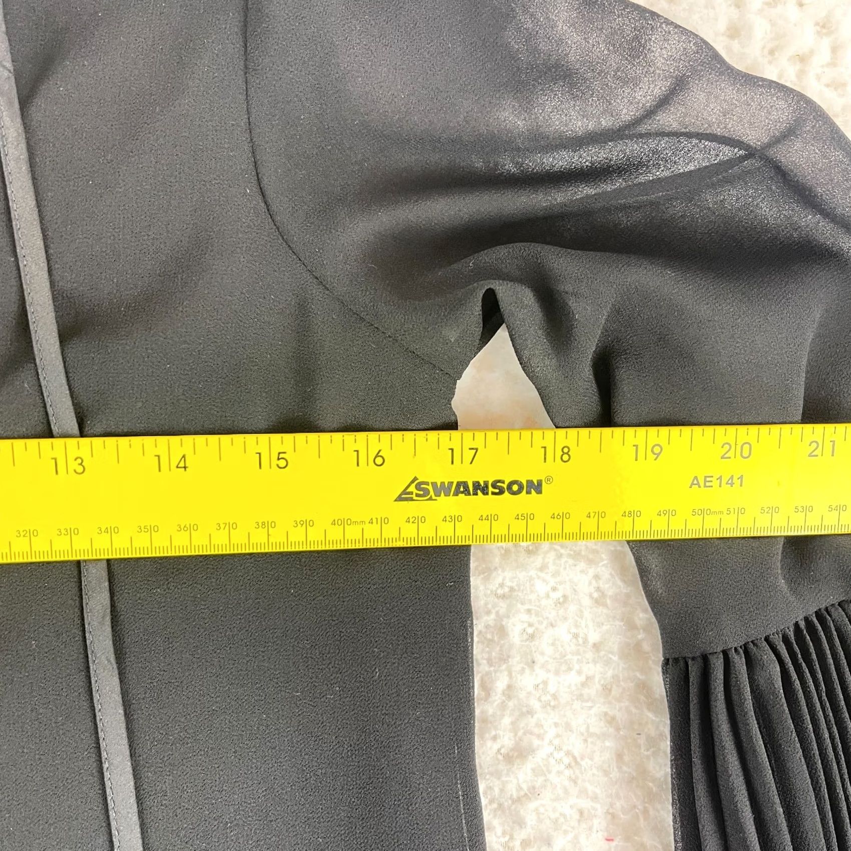 White House Black Market White House Black Market Shirt Womens Size 0 Pleated Chiffon Bell Sleeve Black Shirt Womens 0 Pleated Chiffon Bell Sleeve Black Size XS / US 0-2 / IT 36-38 - 7 Thumbnail