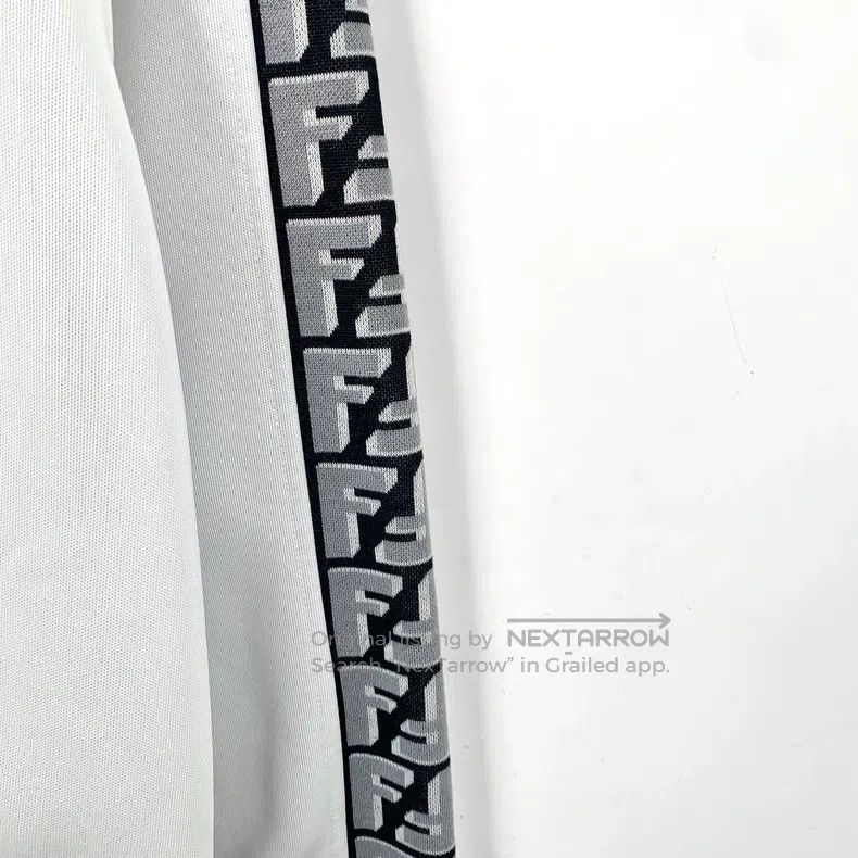 Fendi Fendi White side logo letter inlay round neck long sleeve Size US XS / EU 42 / 0 - 4 Thumbnail