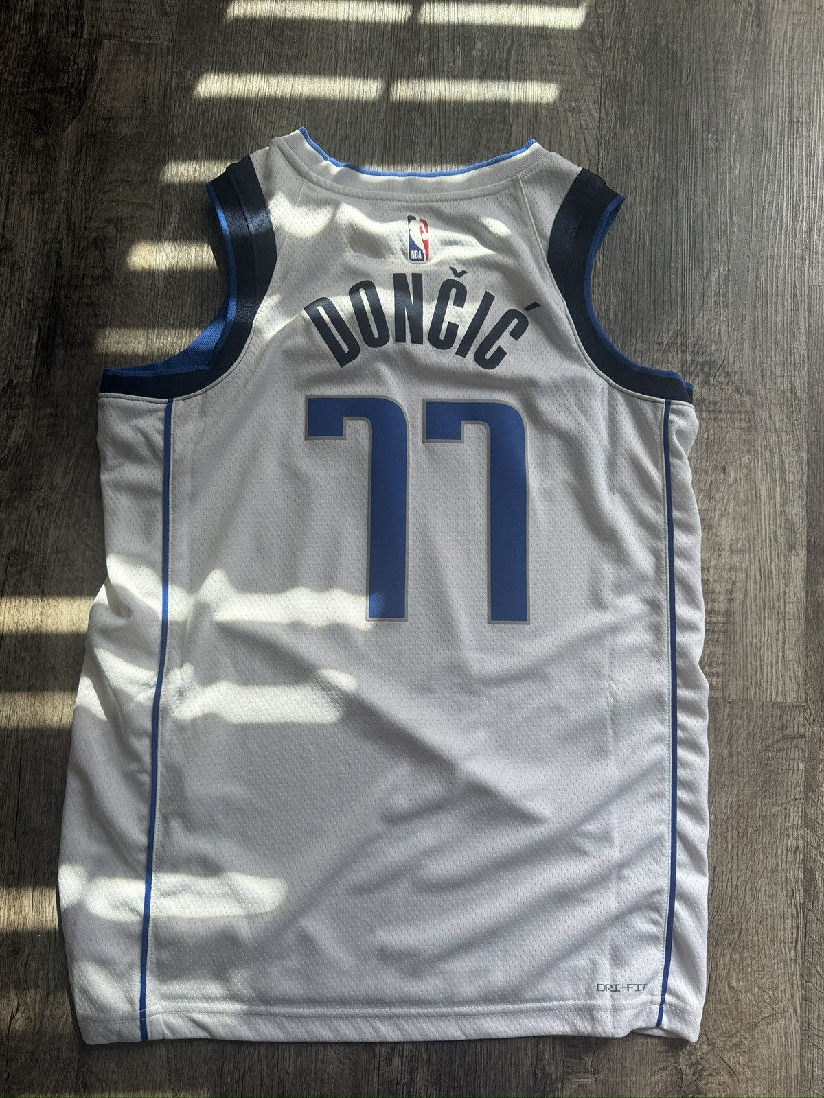 Nike Mavs Luka Jersey Size US M / EU 48-50 / 2 - 1 Thumbnail