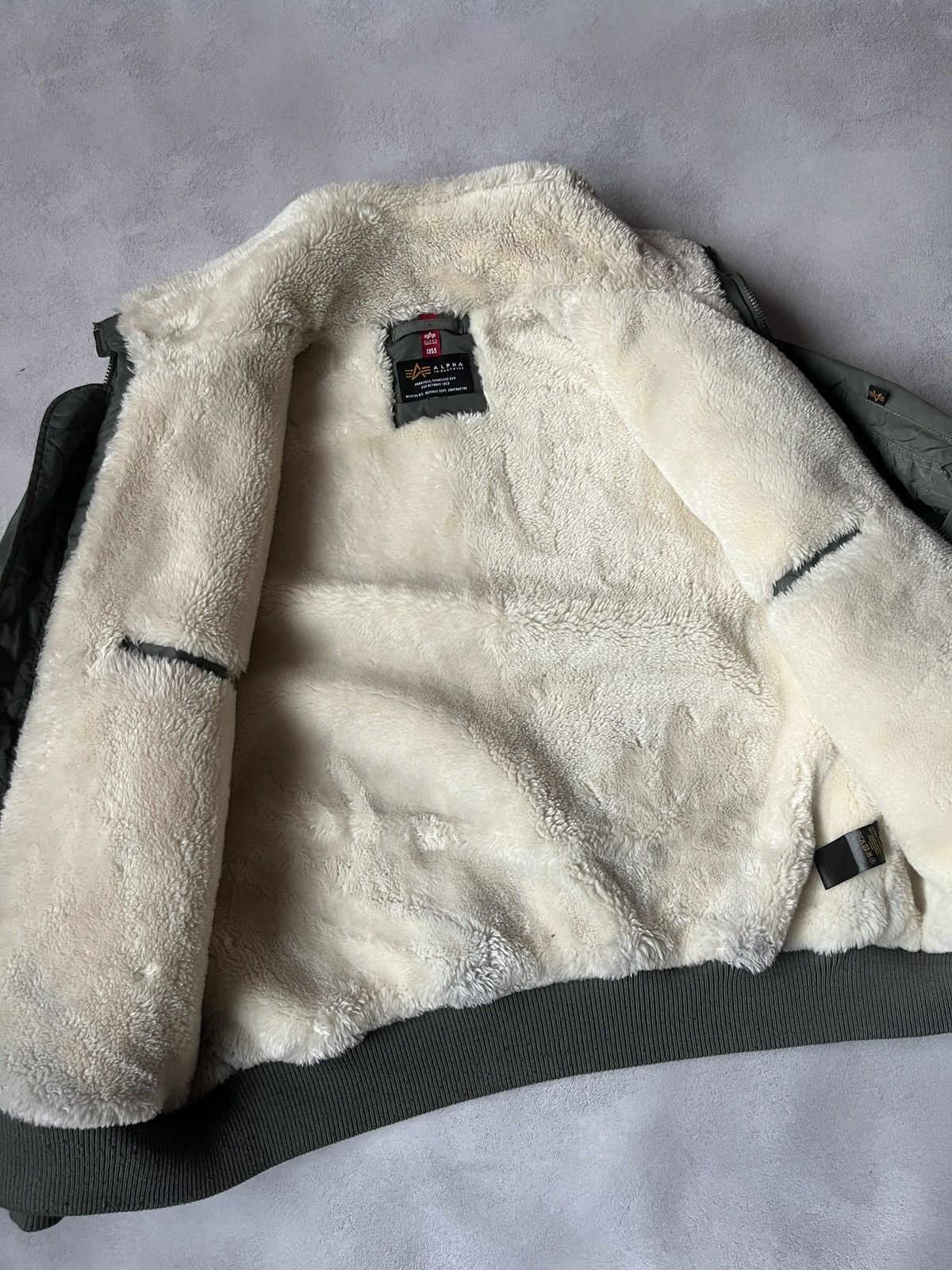 Alpha Industries Alpha Industries Bomber Jacket MA1 green fur Size US L / EU 52-54 / 3 - 7 Thumbnail