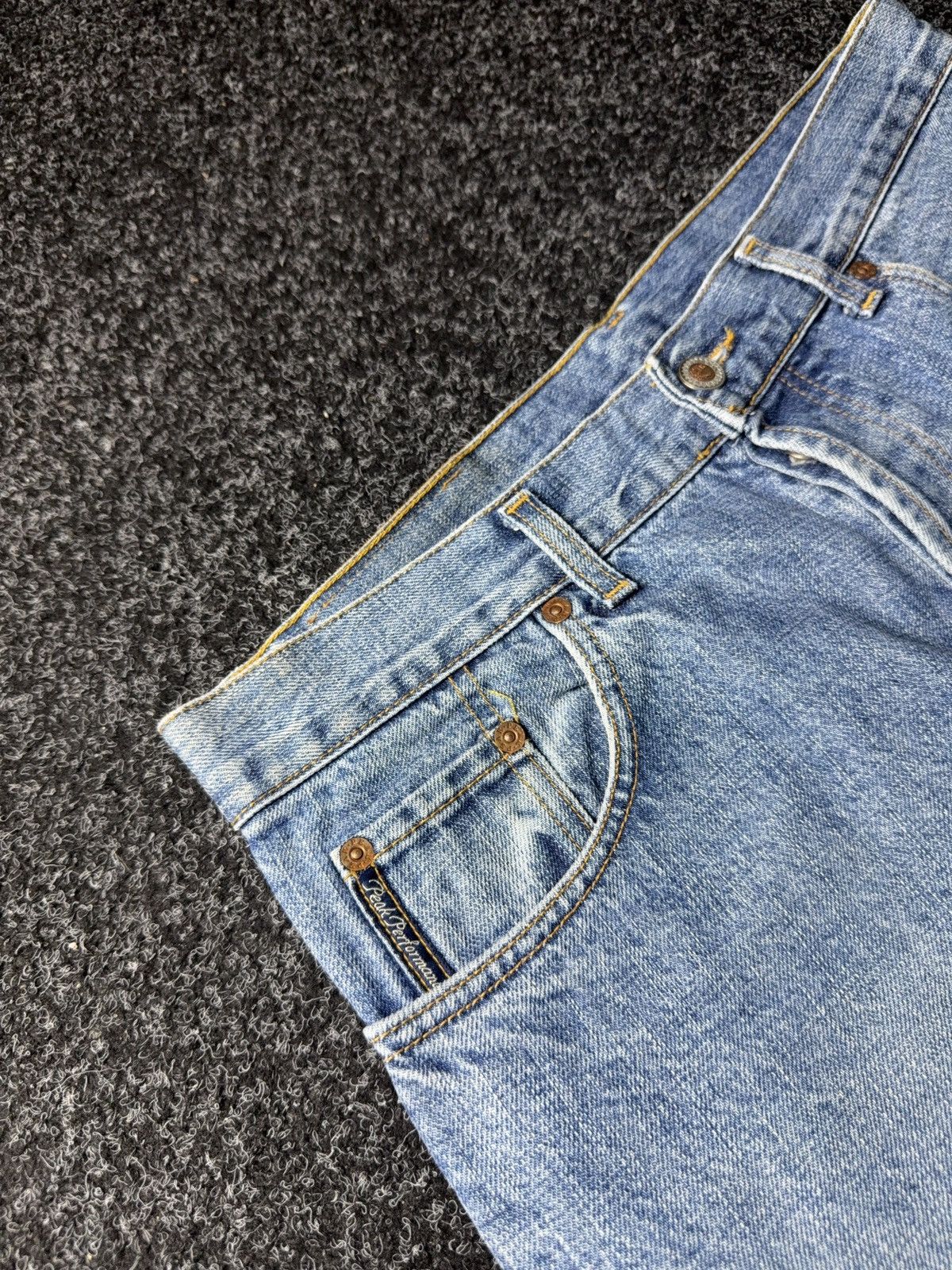 Peak Performance 90s Retro Peak Performance Italy Vintage Light Wash Jeans Size US 33 - 8 Thumbnail