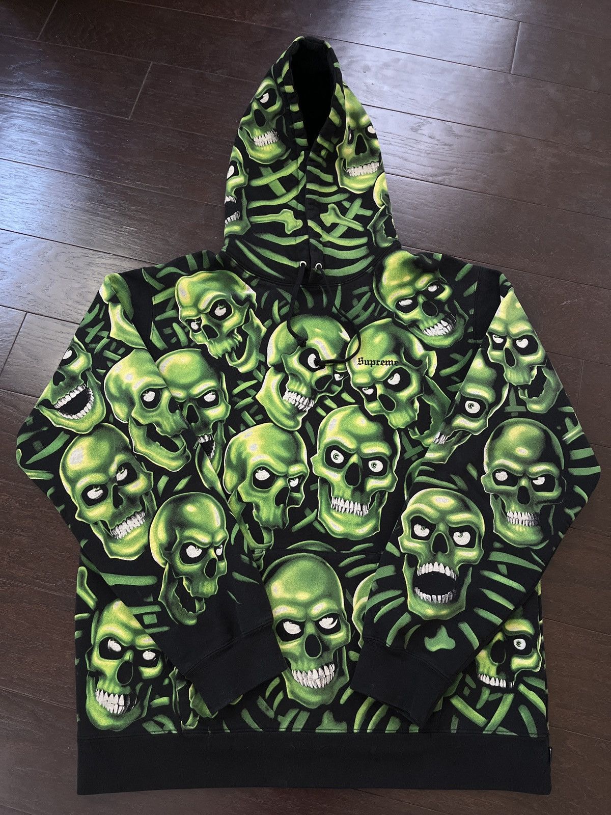 Pre-owned Supreme Green Skull Pile Glow Pullover Hoodie Xl