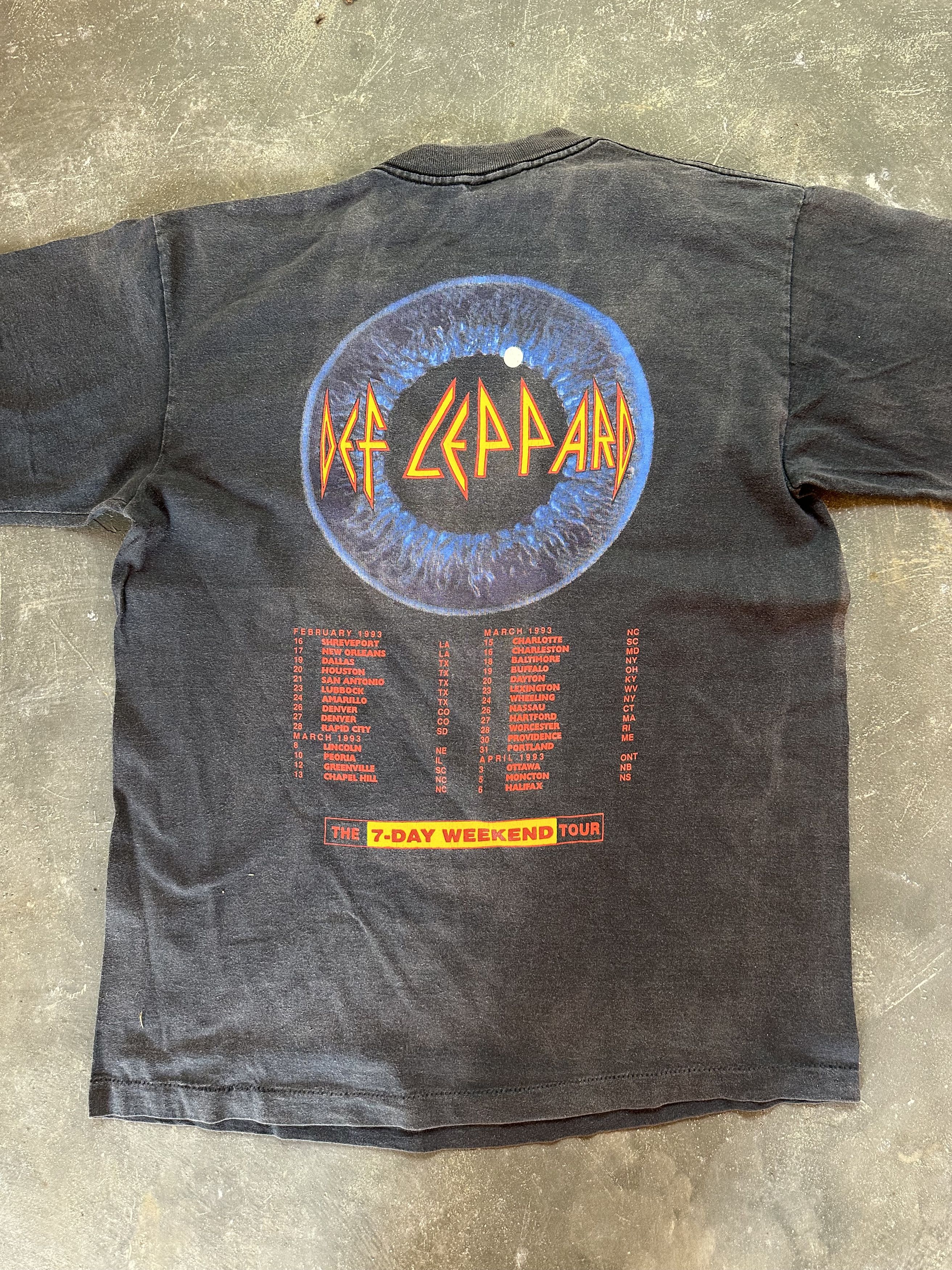 Band Tees Vintage 90s Def Leppard 1992 “7-Day Weekend Tour” Rock Tee Size US L / EU 52-54 / 3 - 6 Thumbnail