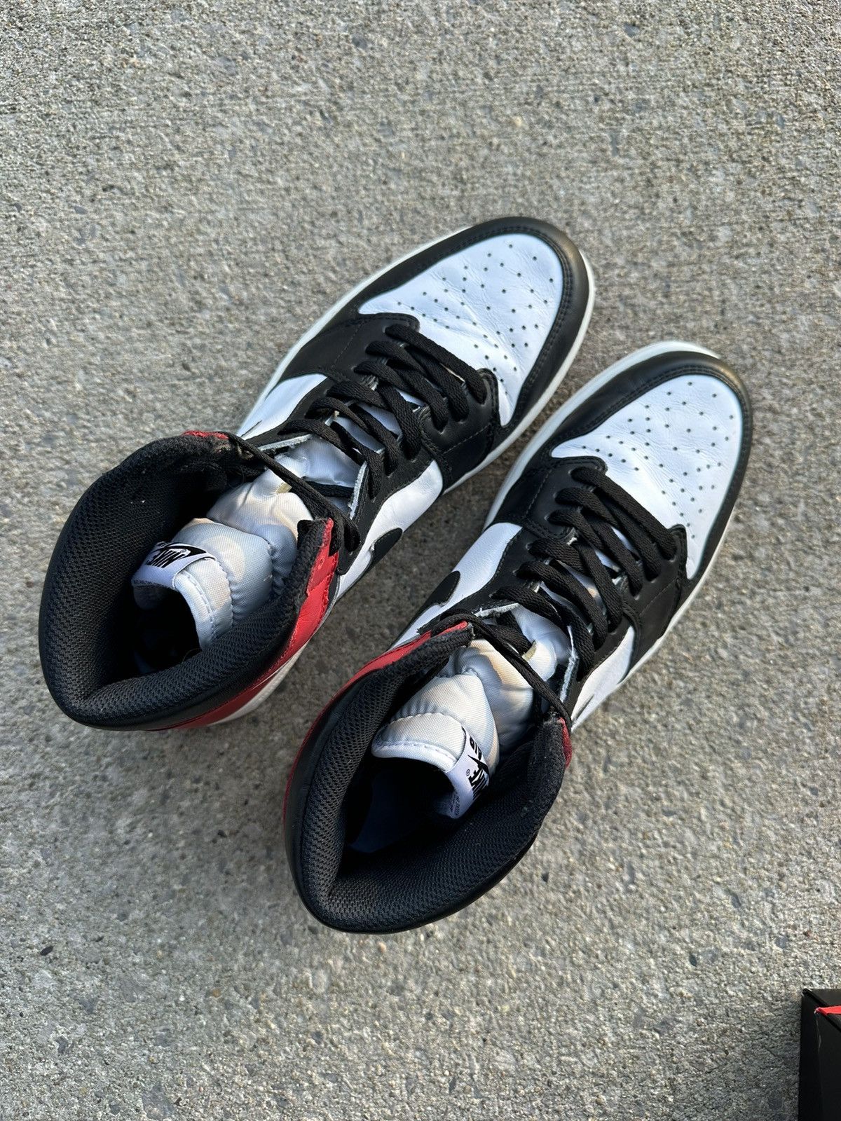 Jordan Brand Air Jordan 1 Retro High OG Black Toe size 10.5 Size US 10.5 / EU 43-44 - 3 Thumbnail