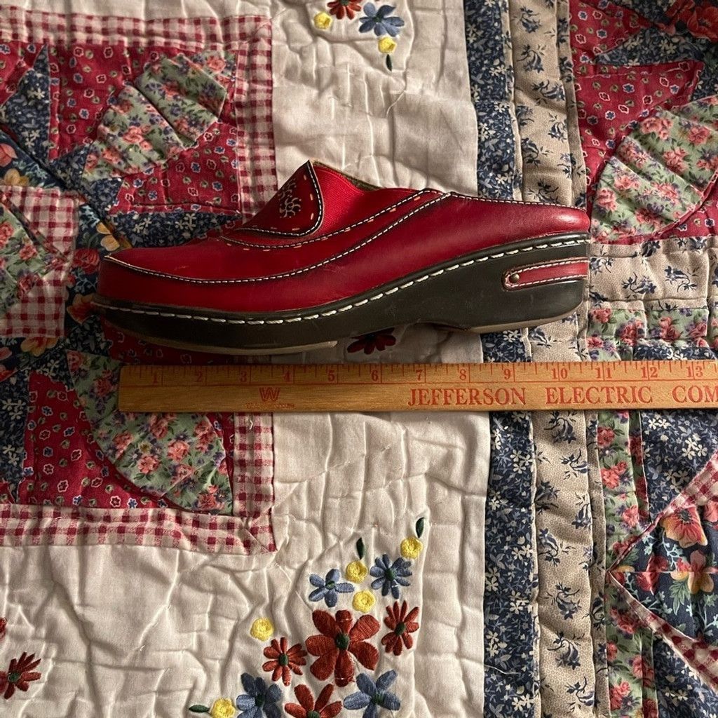 Other L’Artiste Red Clogs w/ Embroidery(measurements shown) Size US 8 / IT 38 - 7 Thumbnail