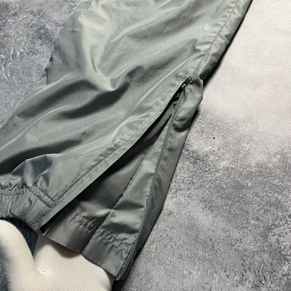 Nike Nike Nylon Track Pants Swoosh Y2K Streetwear Baggy Drill ACG Size US 34 / EU 50 - 10 Thumbnail