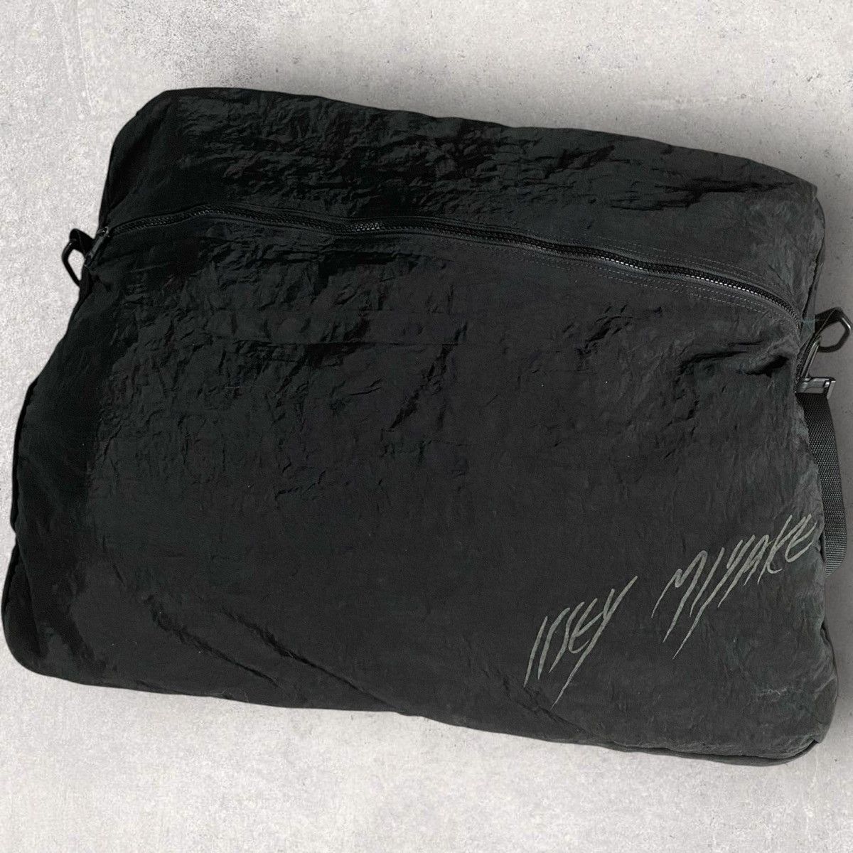 Issey Miyake Vintage Logo Nylon Duffle Travel Bag Size ONE SIZE - 2 Thumbnail