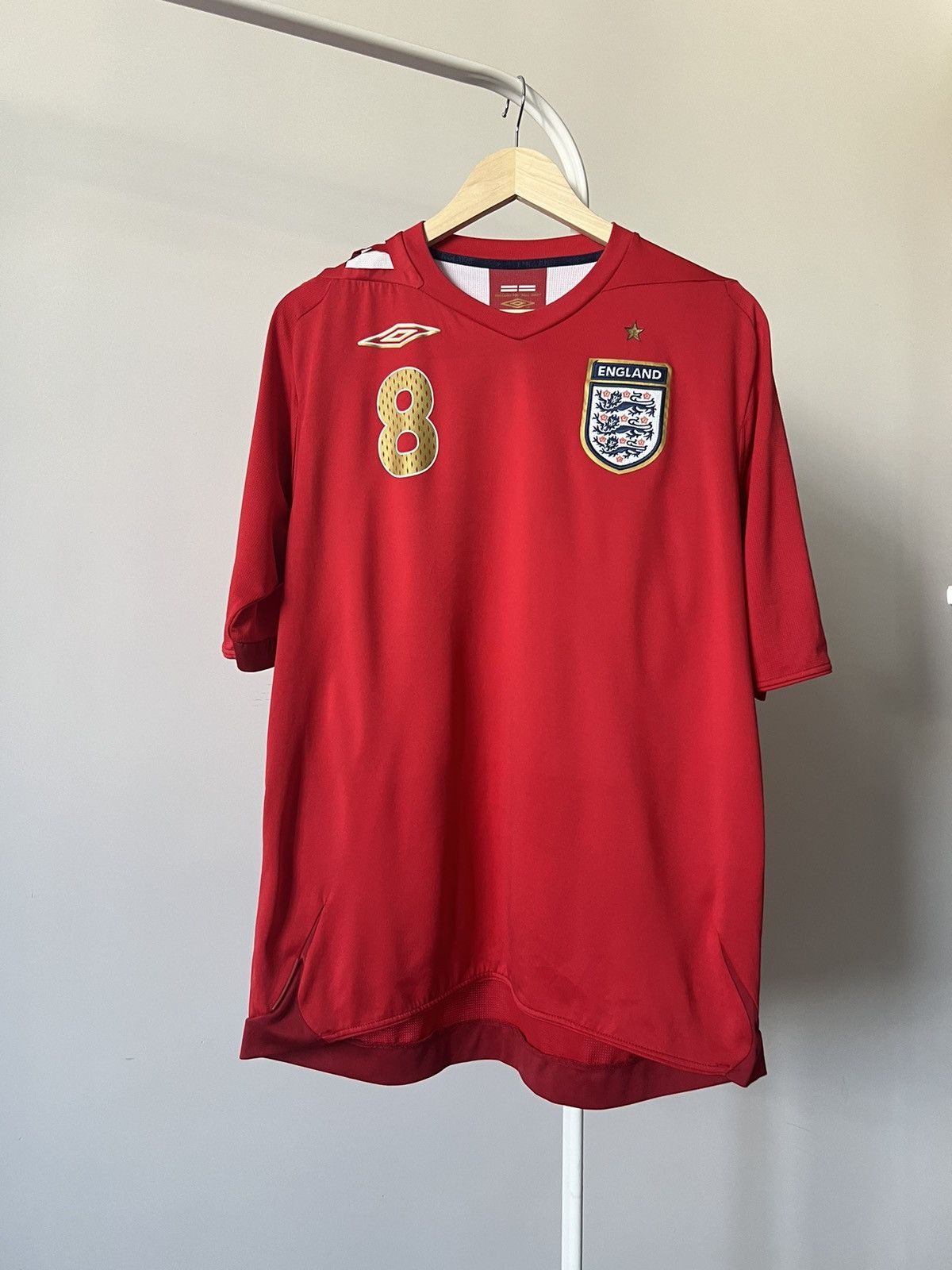 Umbro ENGLAND 2006 AWAY FOOTBALL SHIRT JERSEY UMBRO Soccer LAMPARD Size US L / EU 52-54 / 3 - 10 Thumbnail