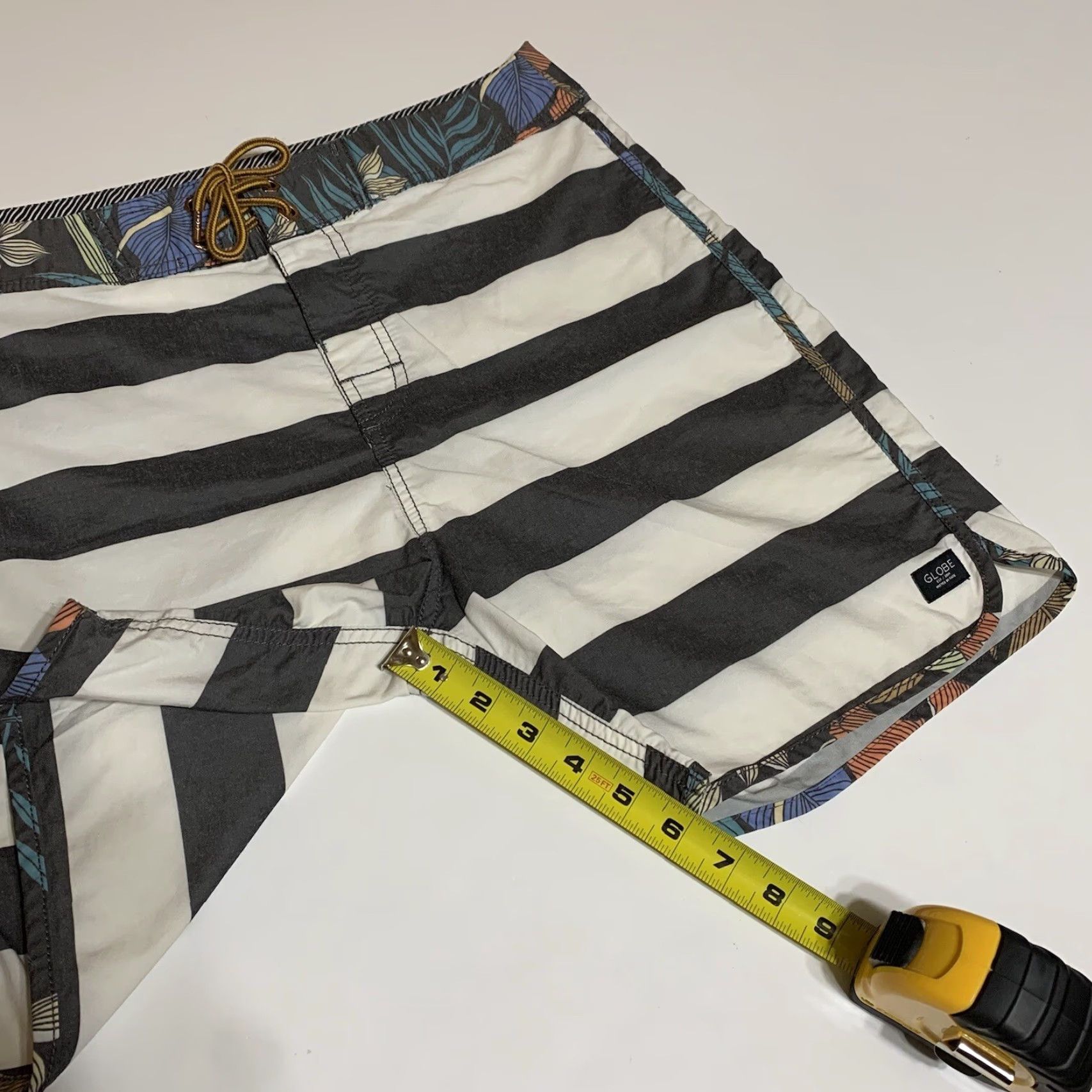 Globe Globe Striped Quick Dry Mens Boardshorts SZ 32 Multicolor Size US 32 / EU 48 - 3 Thumbnail
