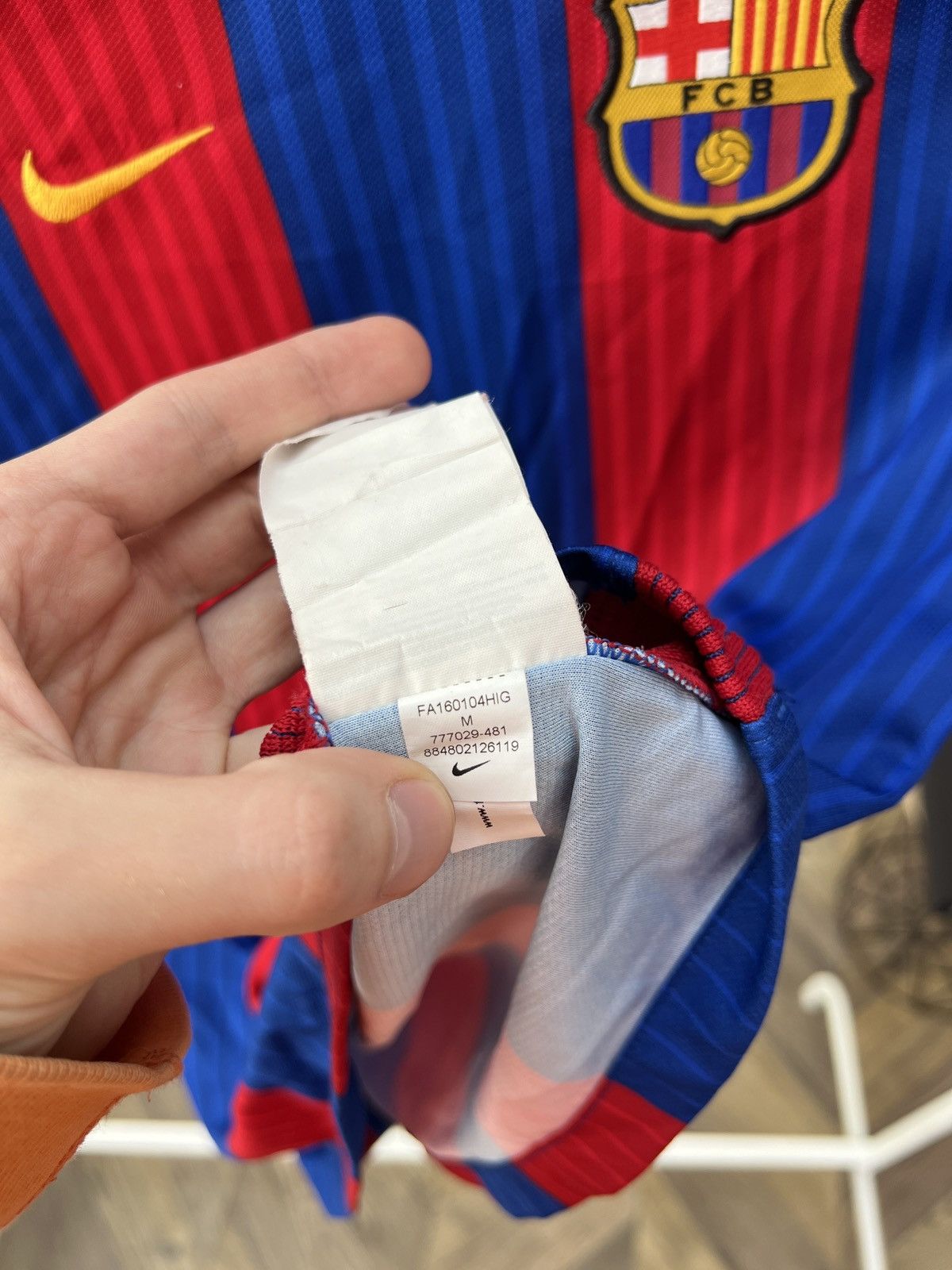Nike Vintage Barcelona Kids 16/17 Home Jersey Size US XXS / EU 40 - 8 Thumbnail