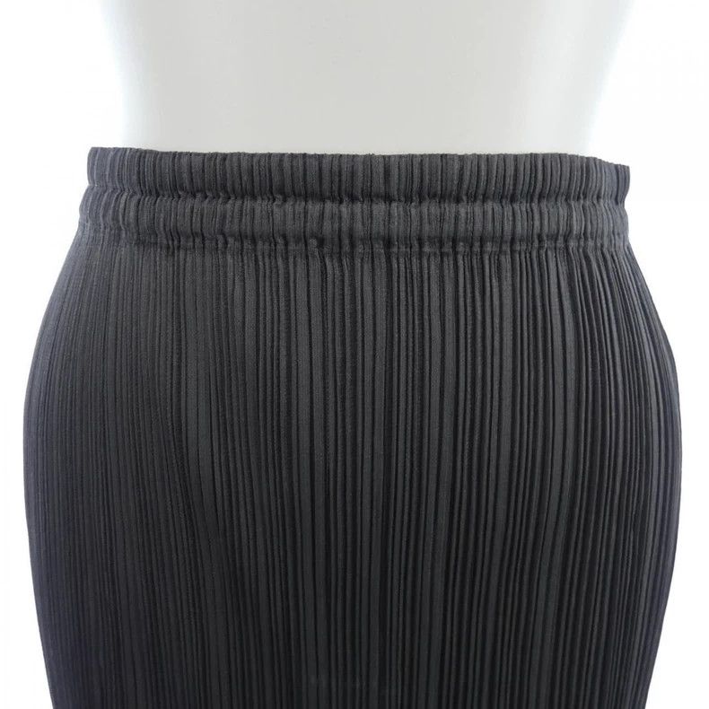 Issey Miyake Issey Miyake size:4 Black basic short skirt Size 31" - 3 Thumbnail