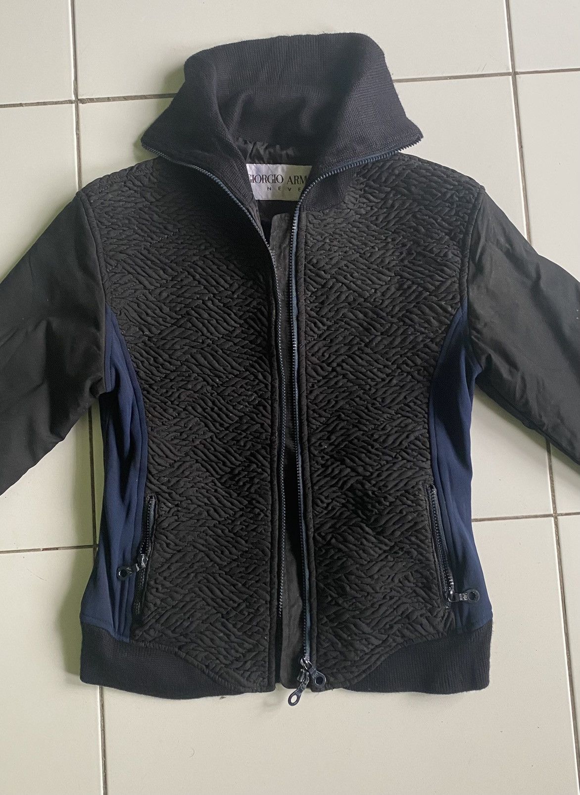 Giorgio Armani Giorgio Armani Neve Quilted pullover zip up Black Jackets Size M / US 6-8 / IT 42-44 - 6 Thumbnail
