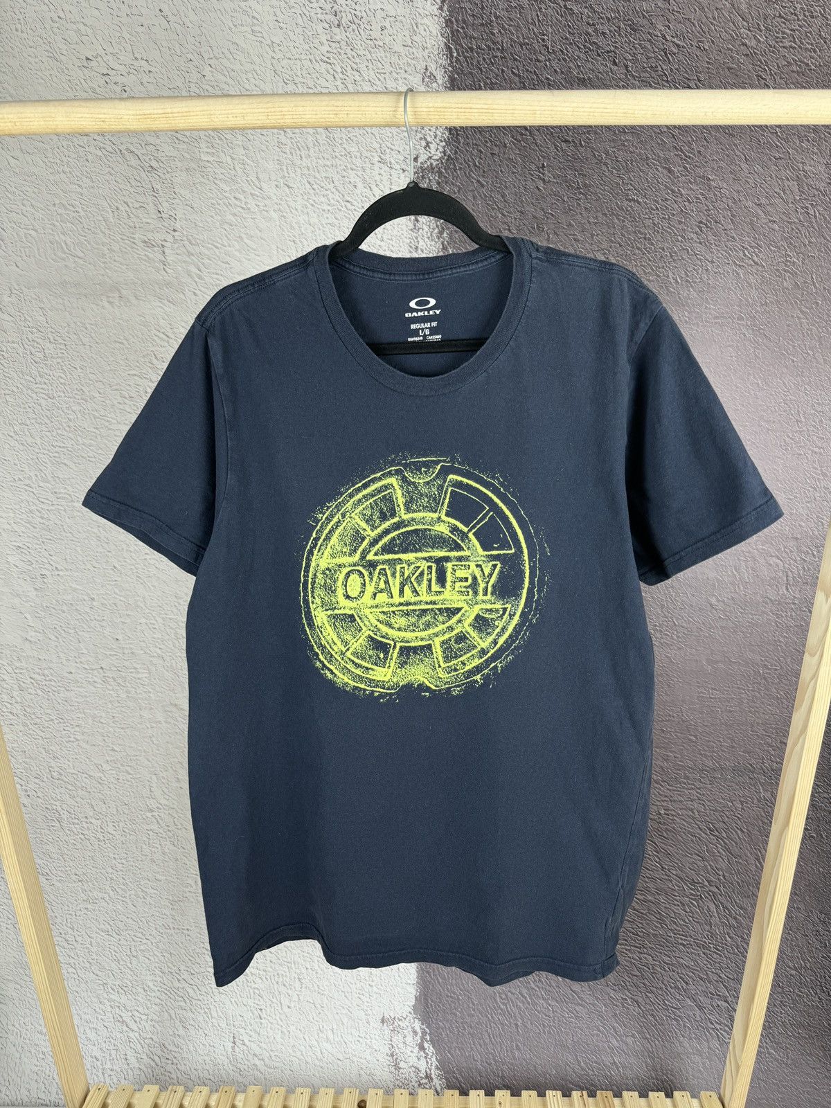 Oakley Oakley vintage big logo navy blue tee shirt Size US L / EU 52-54 / 3 - 1 Thumbnail