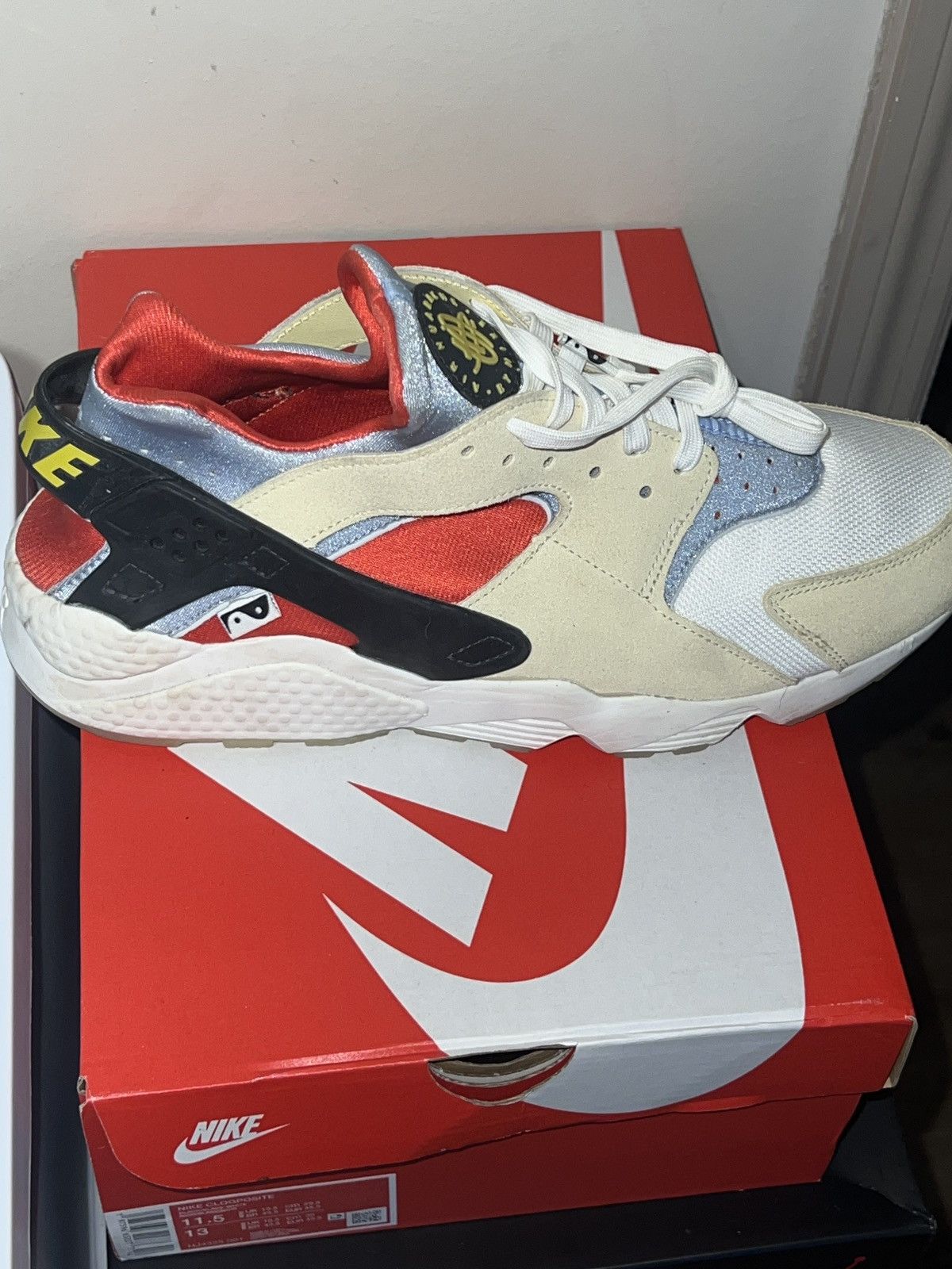 Nike Yin Yang Huaraches Size US 12 / EU 45 - 4 Thumbnail