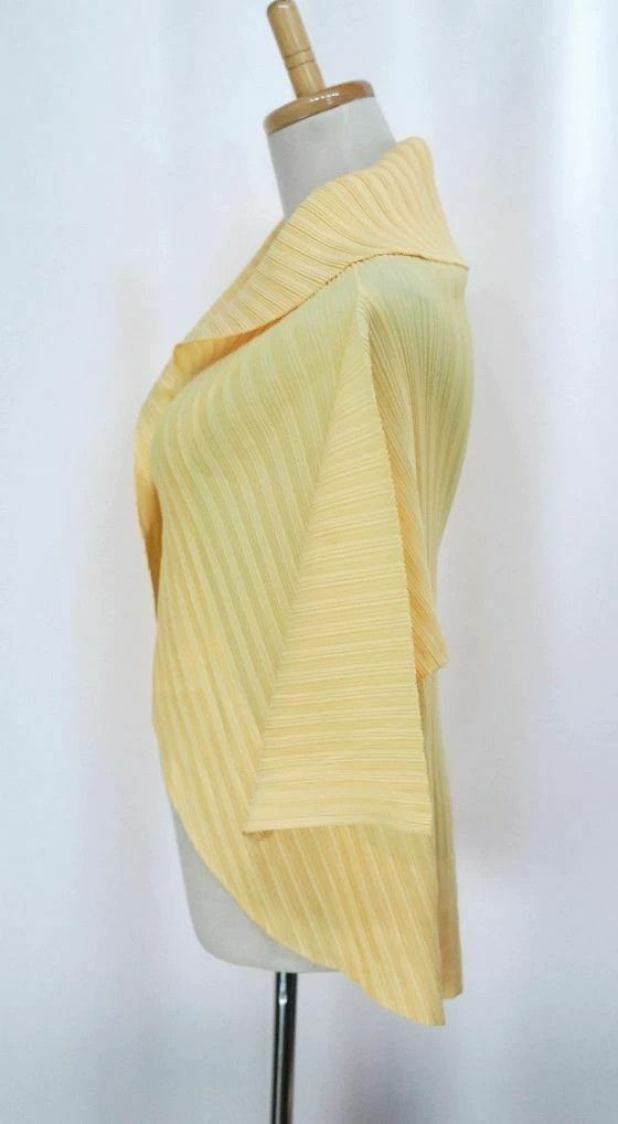Issey Miyake issey miyake size:one size A light yellow mid-sleeved card Size XXS / US 00 / IT 34 - 2 Thumbnail