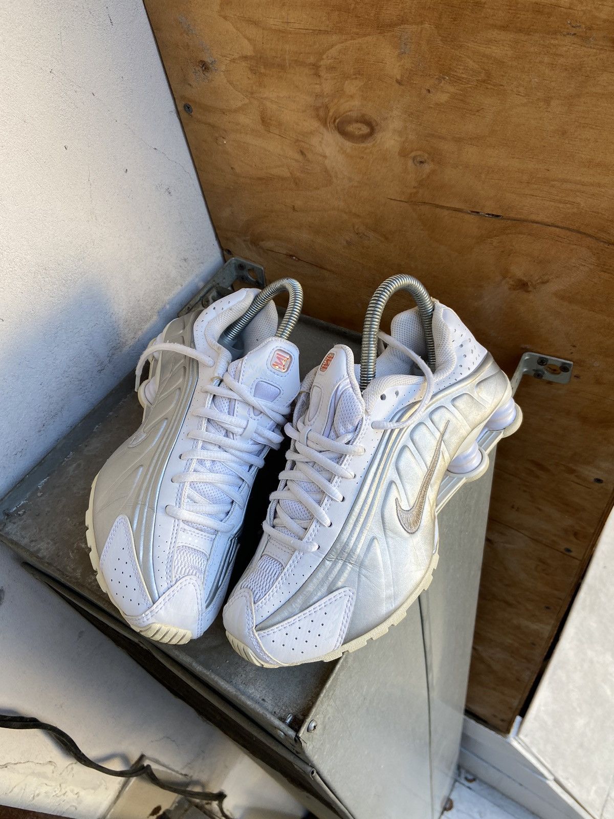 Nike NIKE SHOX R4 WHITE BQ4000-100 Low Top Sneakers Size US 8 / IT 38 - 1 Thumbnail