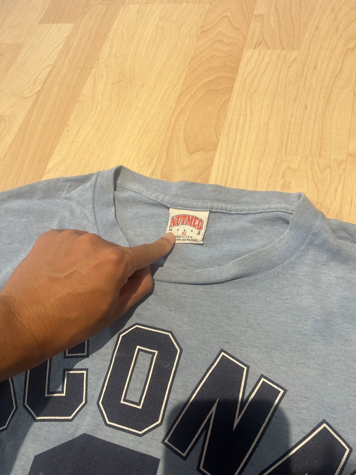 Nutmeg × Vintage Vintage 90s Uconn Nutmeg Mills #1 Basketball t-shirt Size US XL / EU 56 / 4 - 2 Thumbnail