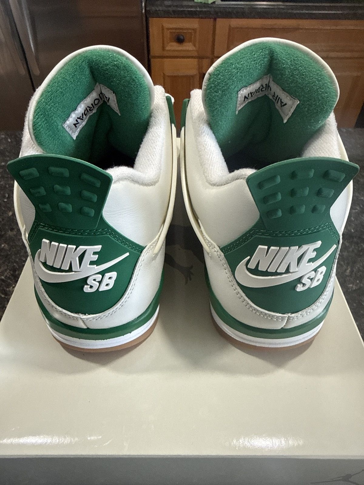 Jordan Brand Jordan 4 SB PINE GREEN Size US 8 / EU 41 - 6 Thumbnail
