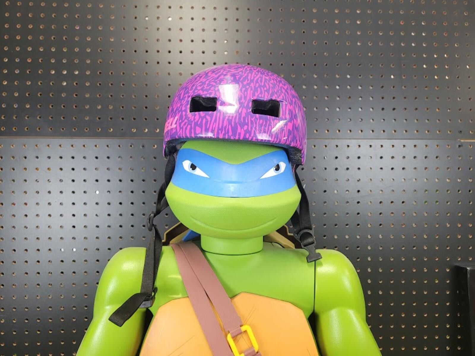 Unknown London Purple helmet with minor signs of use. Turtle not included. Size ONE SIZE - 1 Thumbnail