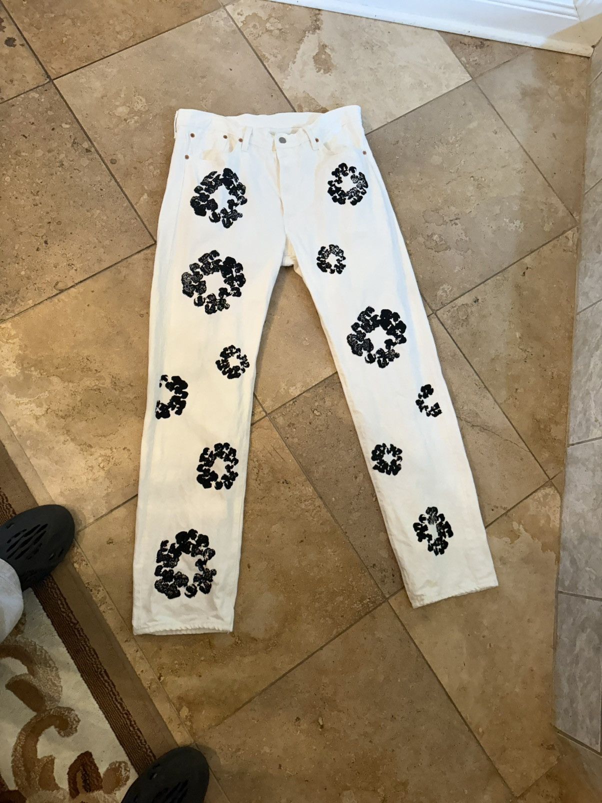 DENIM TEARS Denim Tears x Levis Cotton Wreath Jeans White Wash Size US 36 / EU 52 - 1 Thumbnail