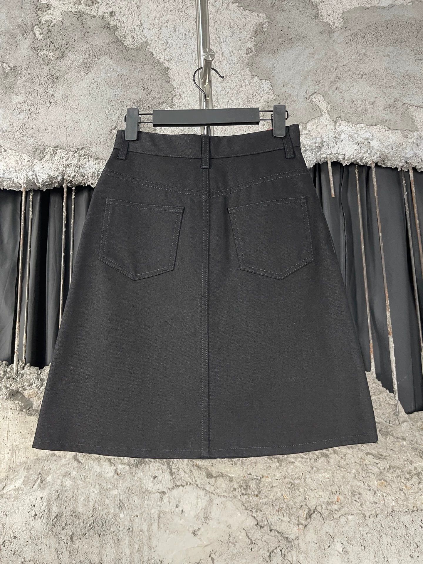 Gucci Gucci Women's Short Skirt Size 38 New Size 26" / US 2 / IT 38 - 2 Thumbnail