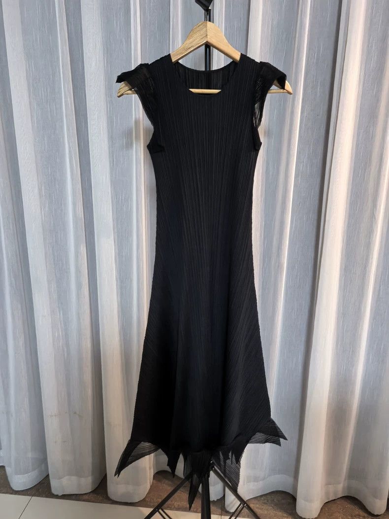 Issey Miyake Issey Miyake size:3 Black prickly little witch dress Size XS / US 0-2 / IT 36-38 - 4 Thumbnail