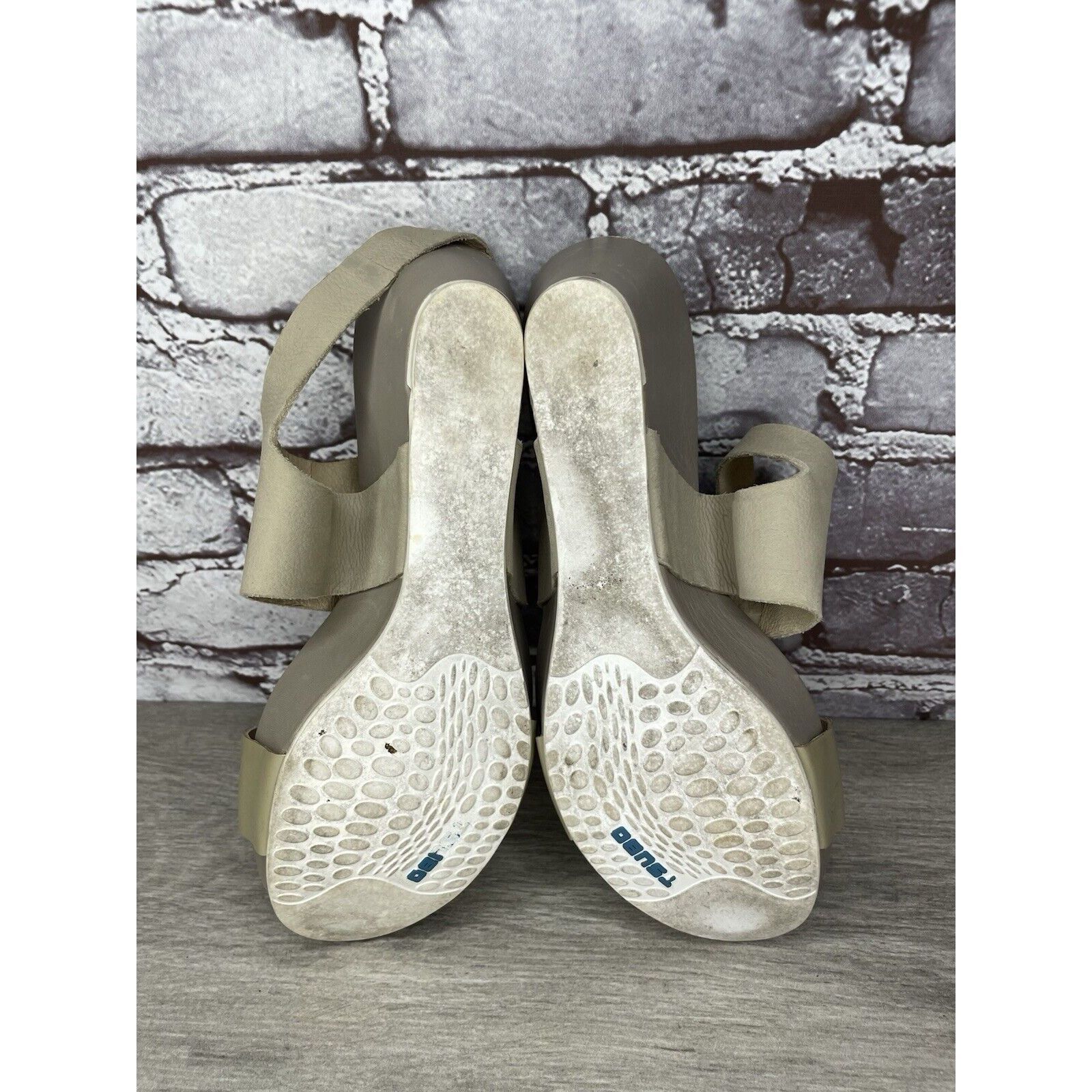 TSUBO TSUBO Taupe Soft Leather Patent Open Toe Strap Wedge Sandals Size US 8.5 / IT 38.5 - 24 Thumbnail