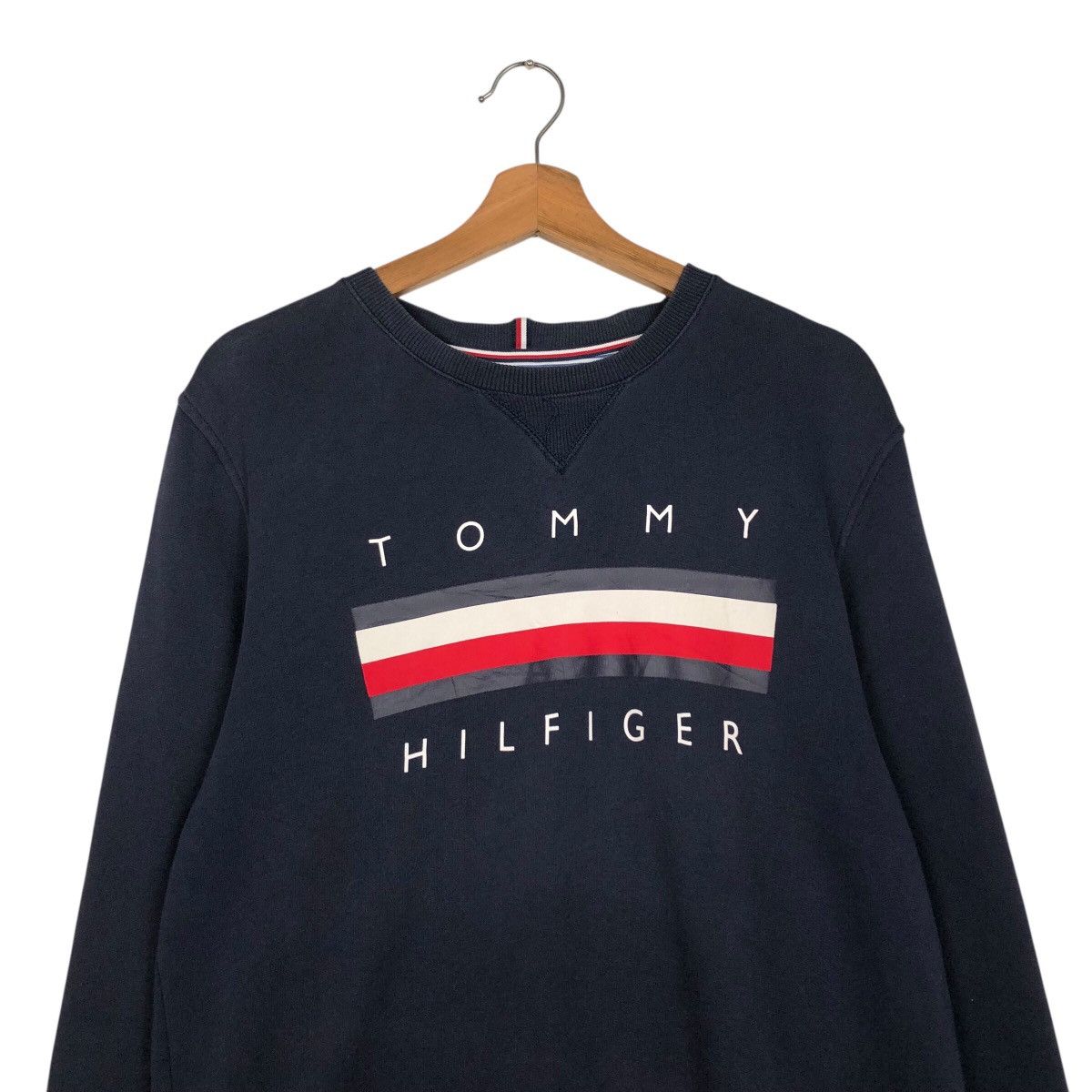Japanese Brand Tommy Hilfiger Embroidered Flag Stripe Crewneck – Navy Size US M / EU 48-50 / 2 - 4 Thumbnail