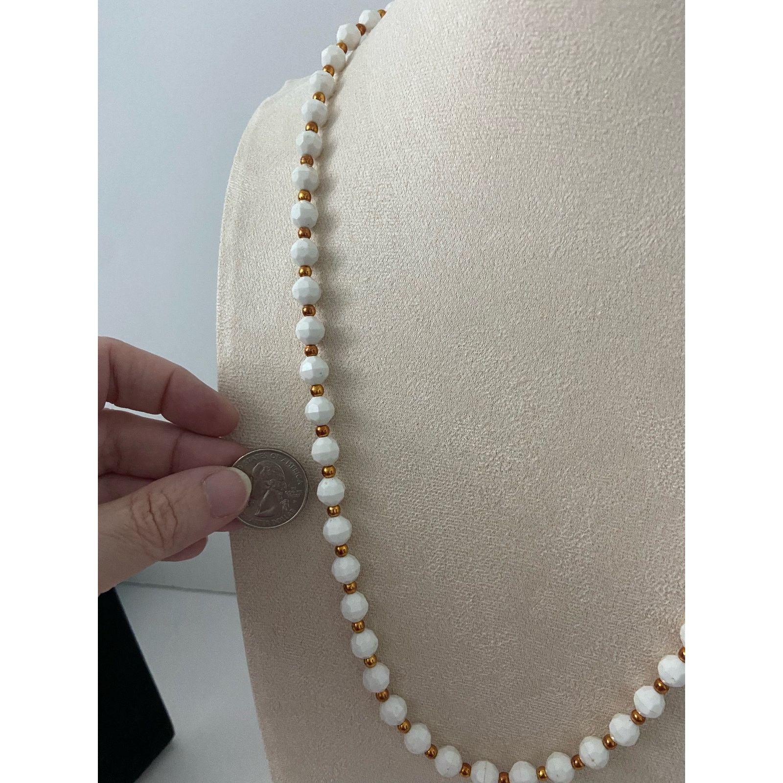 Handmade white bead necklace Size ONE SIZE - 2 Thumbnail