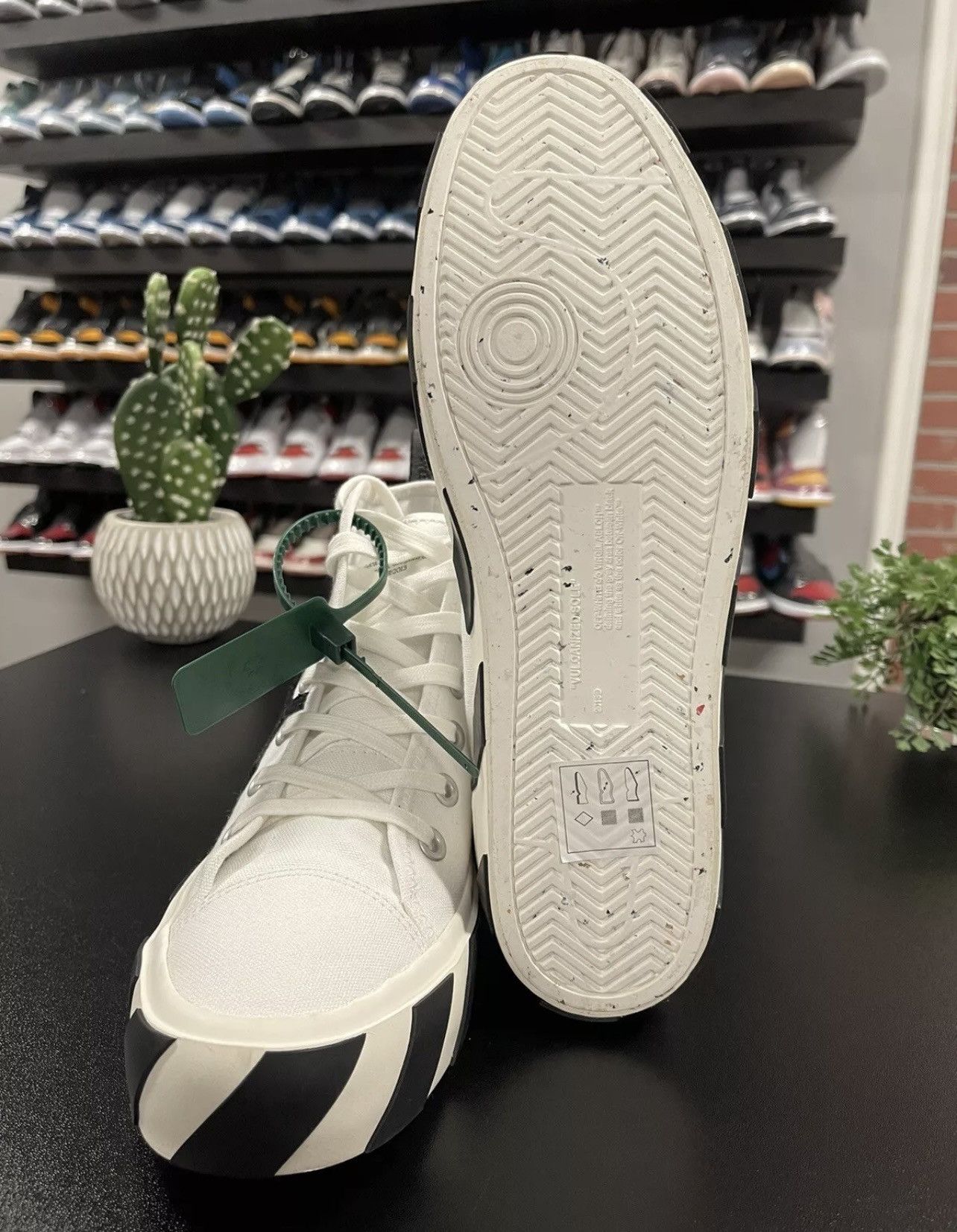 Off-White Size 41 - Off-White Vulcanized Mid-Top Sneakers White Men’s Size US 8 / EU 41 - 7 Thumbnail