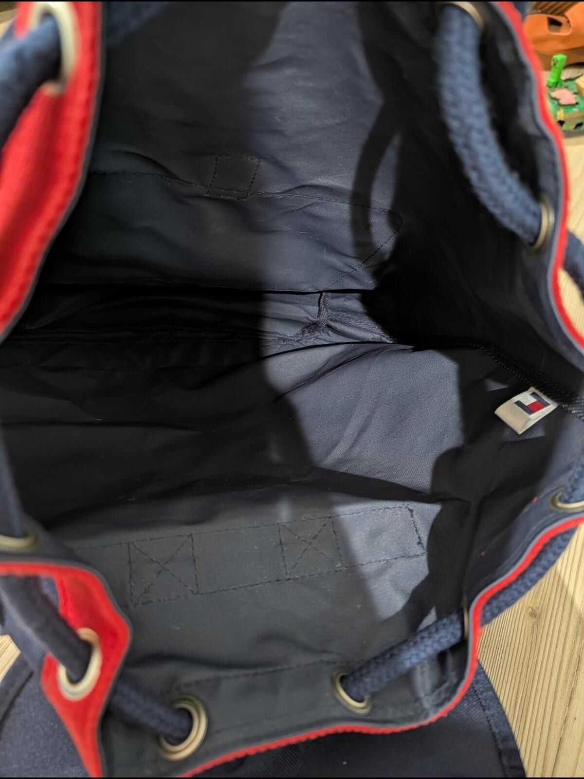 Tommy Hilfiger Vintage Tommy Hilfiger Navy Red Canvas Backpack Size ONE SIZE - 4 Thumbnail