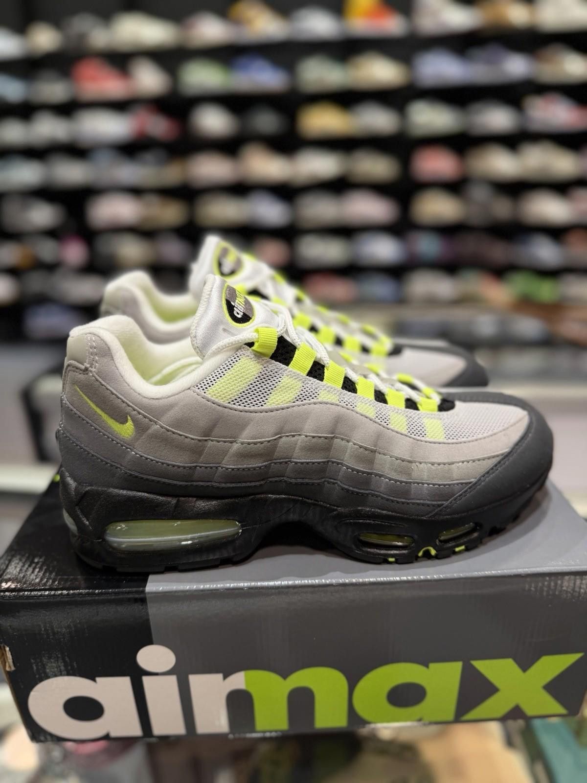 Nike Size 9.5 - Nike Air Max 95 OG 2025/2026 Neon (HM4740 001) Size US 9.5 / EU 42-43 - 3 Thumbnail