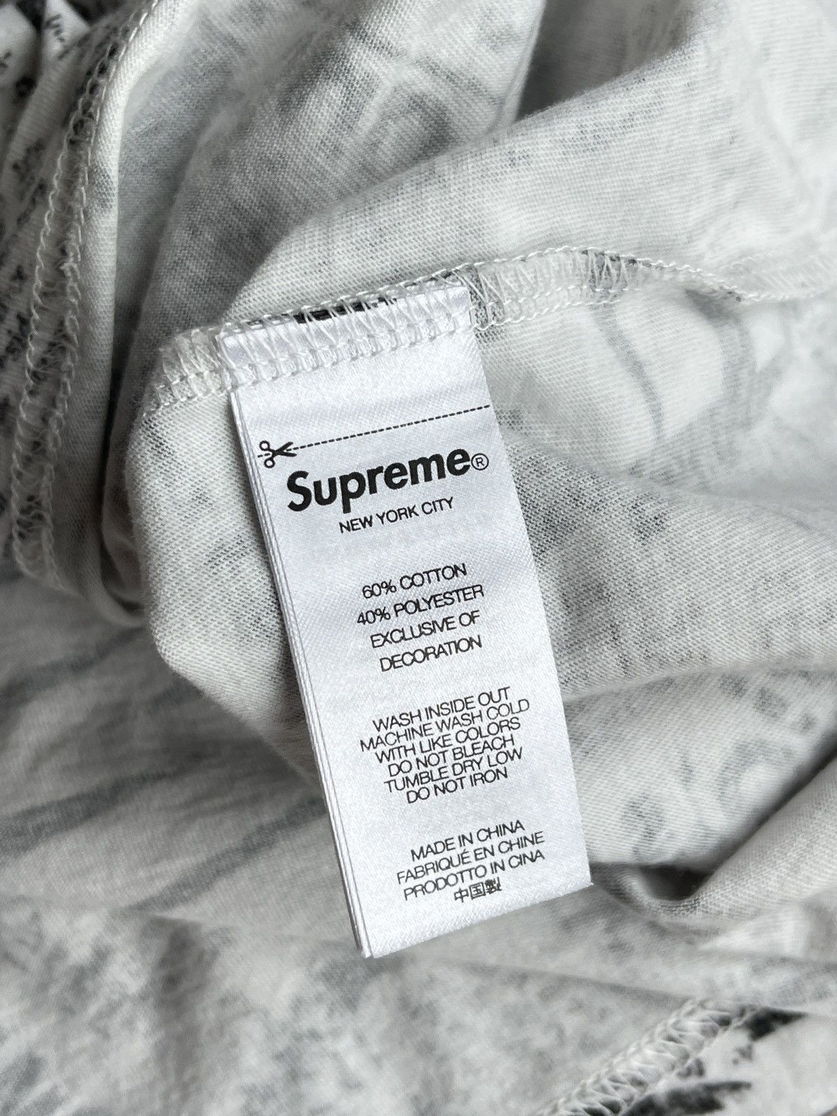 Supreme Supreme Newspaper tiger top S Size US S / EU 44-46 / 1 - 5 Thumbnail