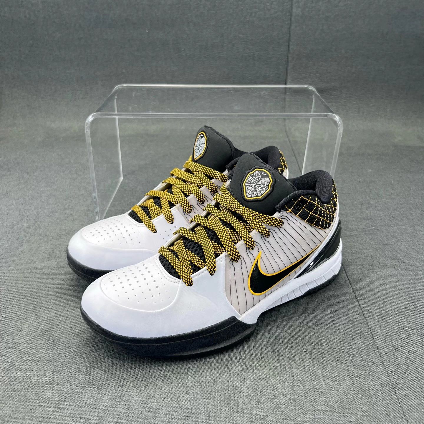 Nike KD4 Playoff White/Yellow 41 1-2 wears like new