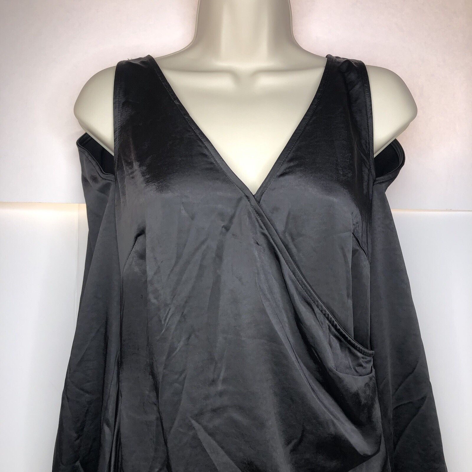 ASTR The Label ASTR Cutout Shoulder Black Satin Mini Dress Side Waist Size M / US 6-8 / IT 42-44 - 3 Thumbnail