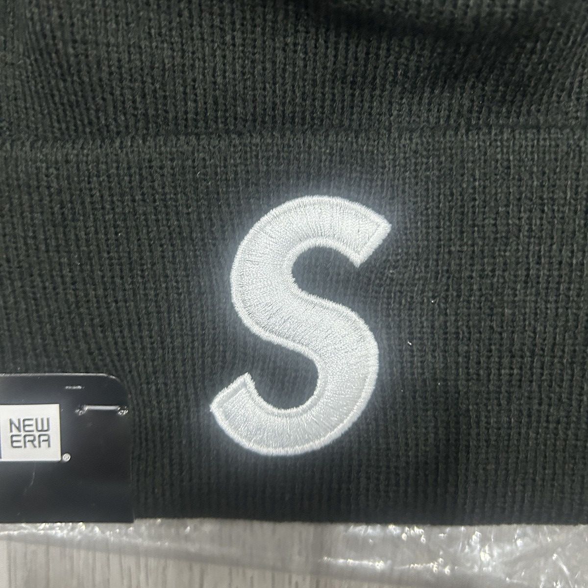 Supreme SUPREME NEW ERA S LOGO BEANIE BLACK Size ONE SIZE - 7 Thumbnail