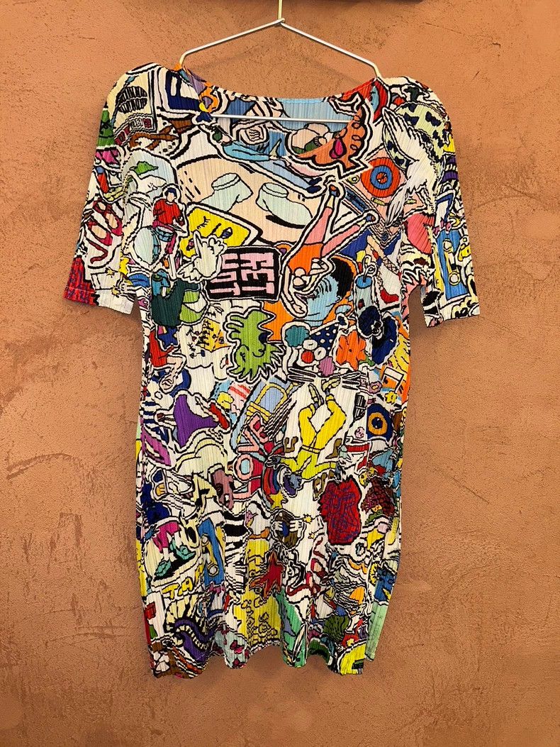 Pleats Please Graffiti Print Short Sleeve Top - dmc