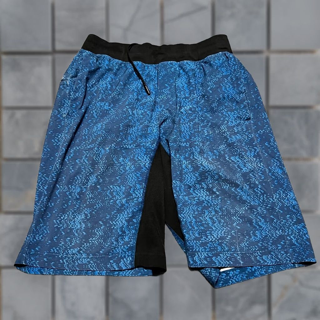 Lululemon Lululemon Shorts Mens Medium T.H.E. Drawstring Waist Blue Multi *** Blue Multi Mens Medium Lululemon Shorts Athletic Active Wear Size US 31 - 1 Thumbnail
