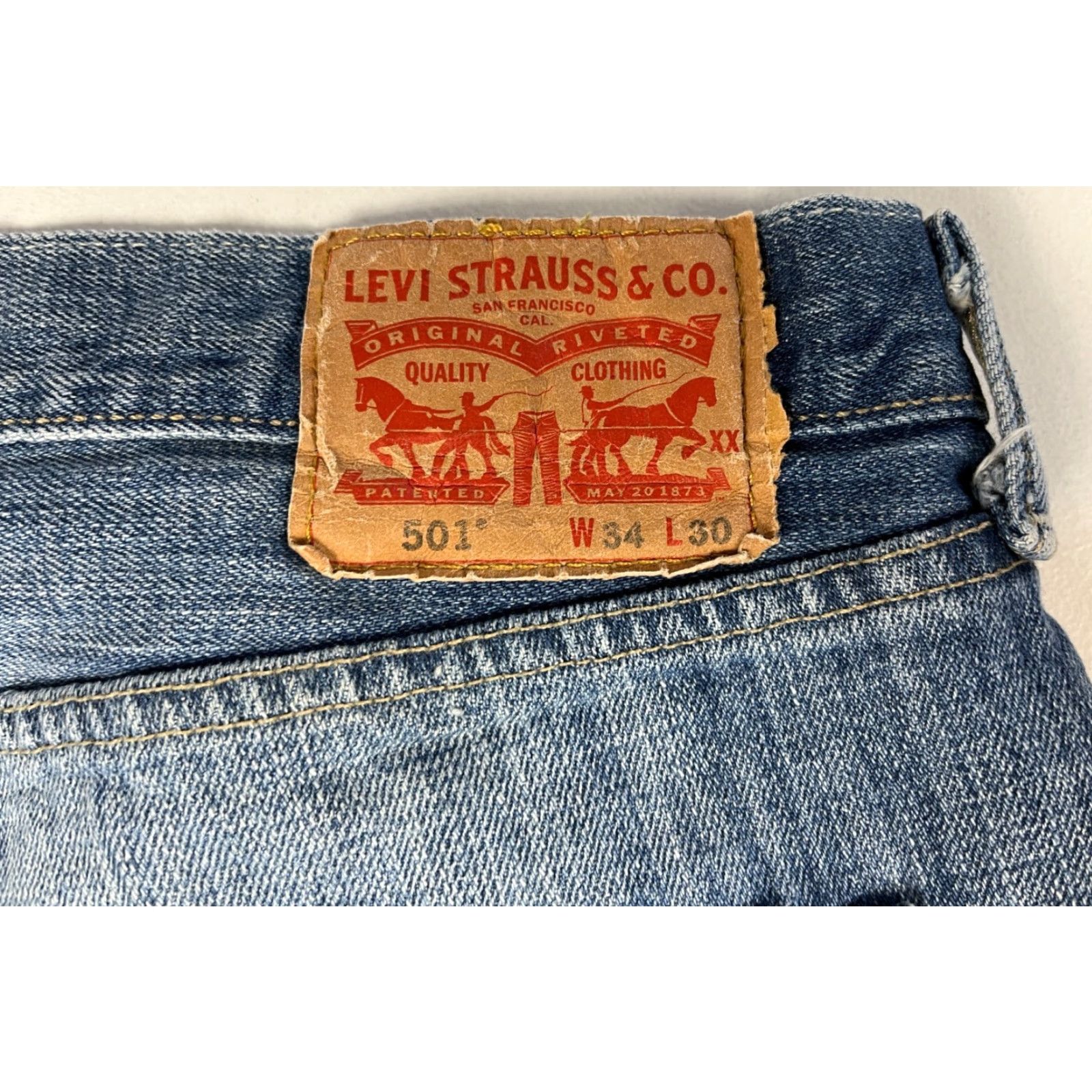 Levi's Levi's 501 Jeans Men's Blue Medium Wash 34x30 Straight Belt Loops 5-Pocket Denim Cotton Regular Size Type Jeans Mens Size US 34 / EU 50 - 6 Thumbnail