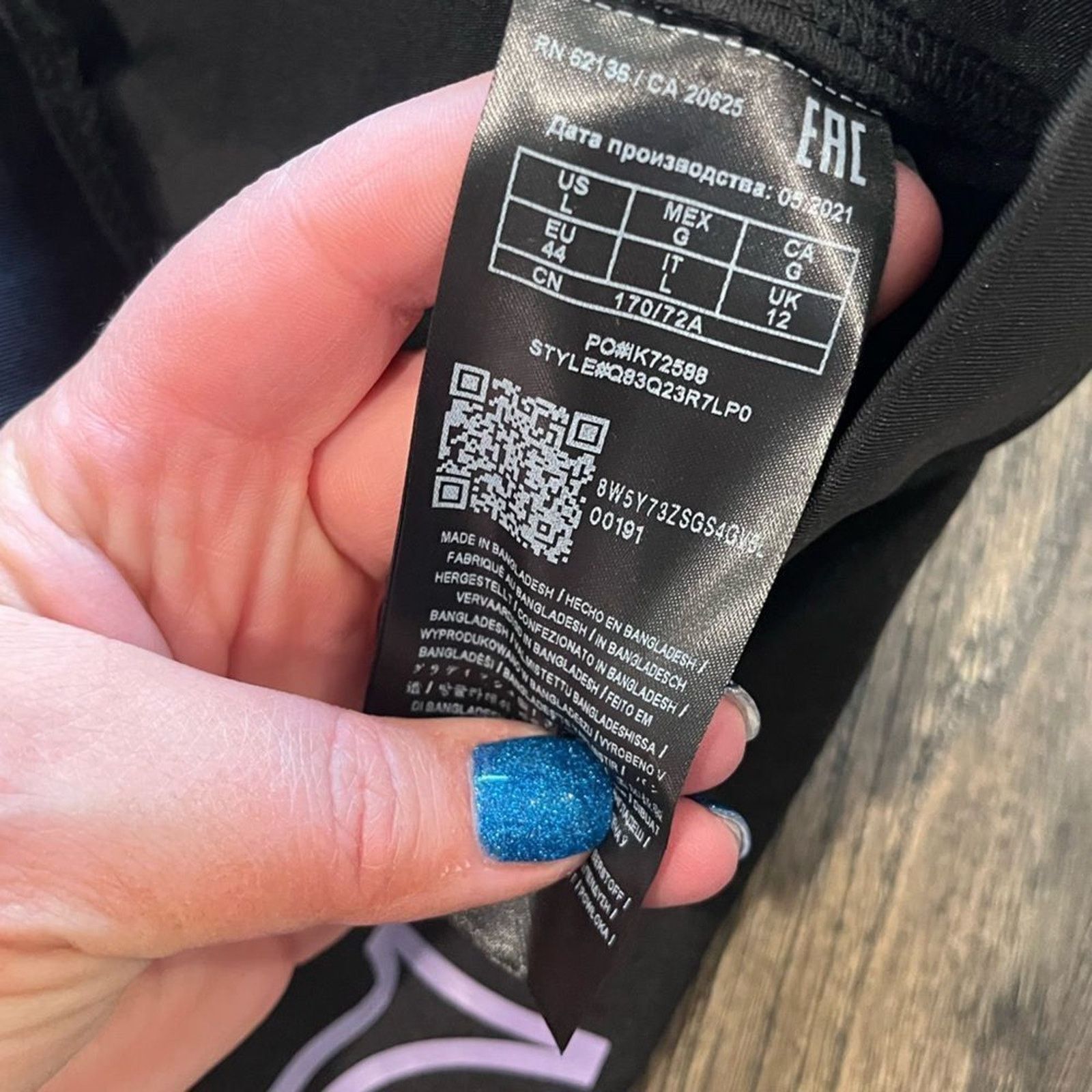 Guess NWOT Guess Black Cropped Capri Leggings Logo Print Size L Size 31" - 6 Thumbnail