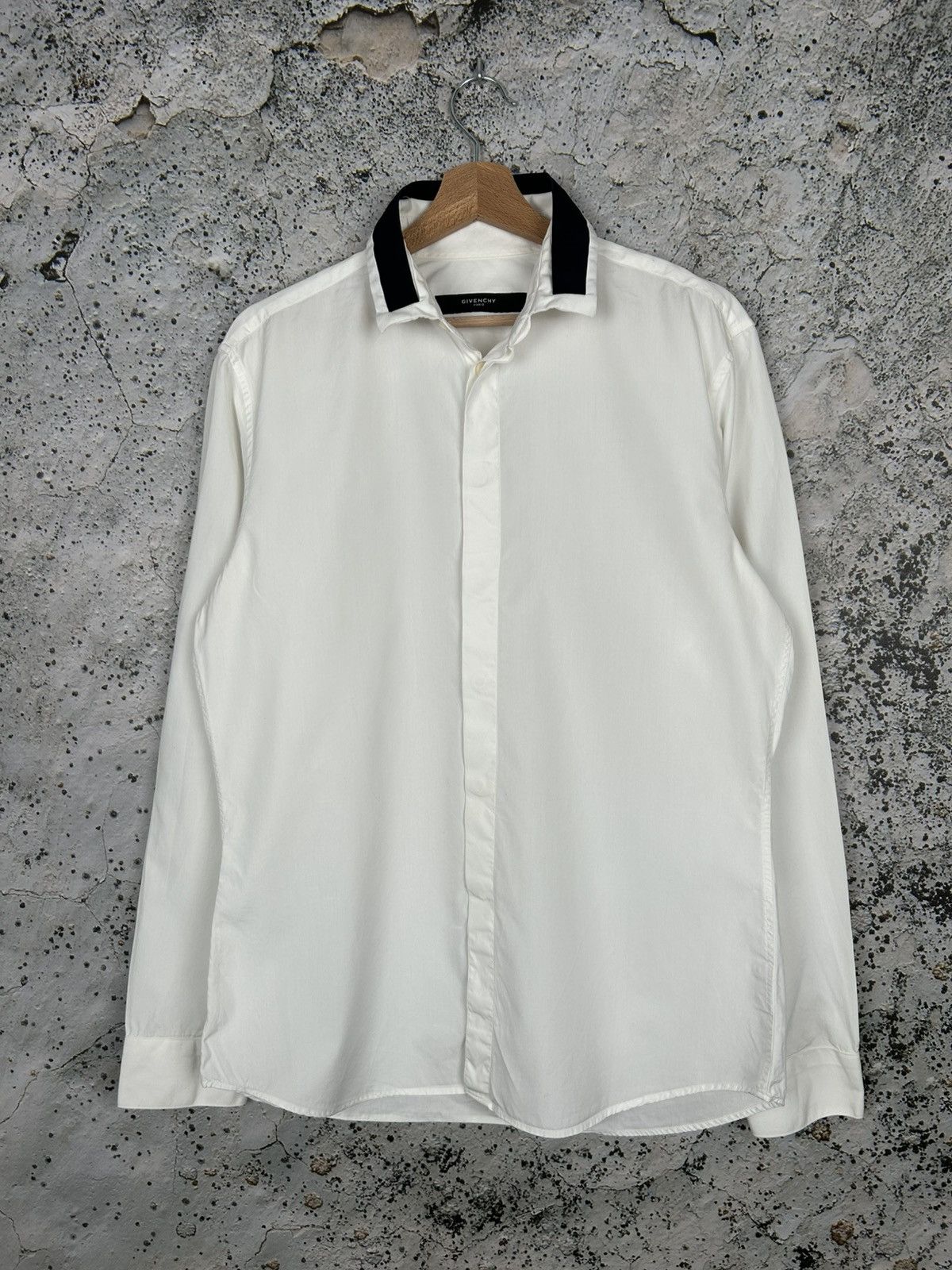 Designer × Givenchy Givenchy White Shirt Black Collar Designer Luxury Vintage Size US L / EU 52-54 / 3 - 1 Thumbnail