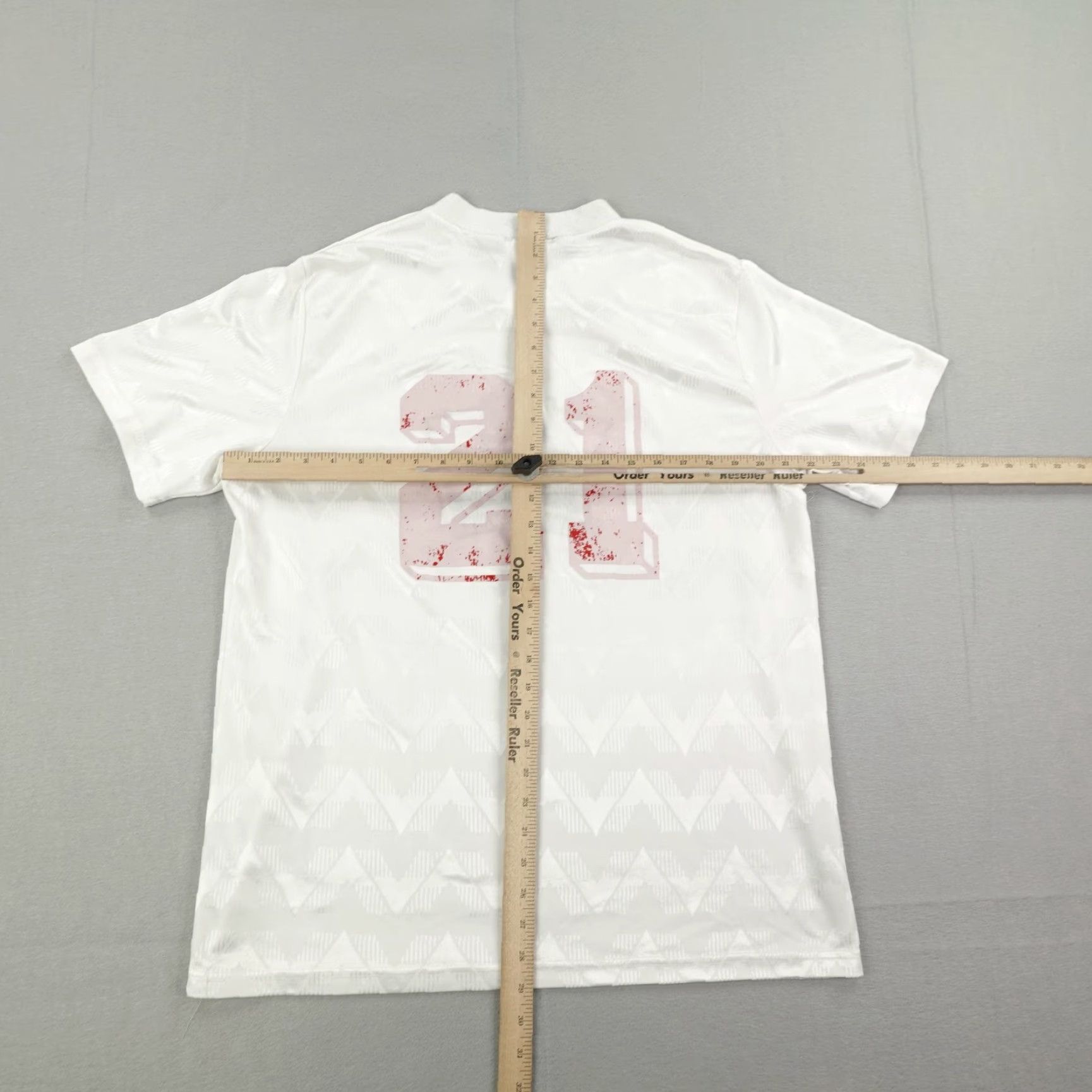 Umbro VINTAGE Umbro Shirt Mens XL White Soccer Jersey #21 90s USA Shiny Silky Satin Graphic Print Crew Neck Short Sleeve Pullover Jersey Mens) Size US XL / EU 56 / 4 - 5 Thumbnail