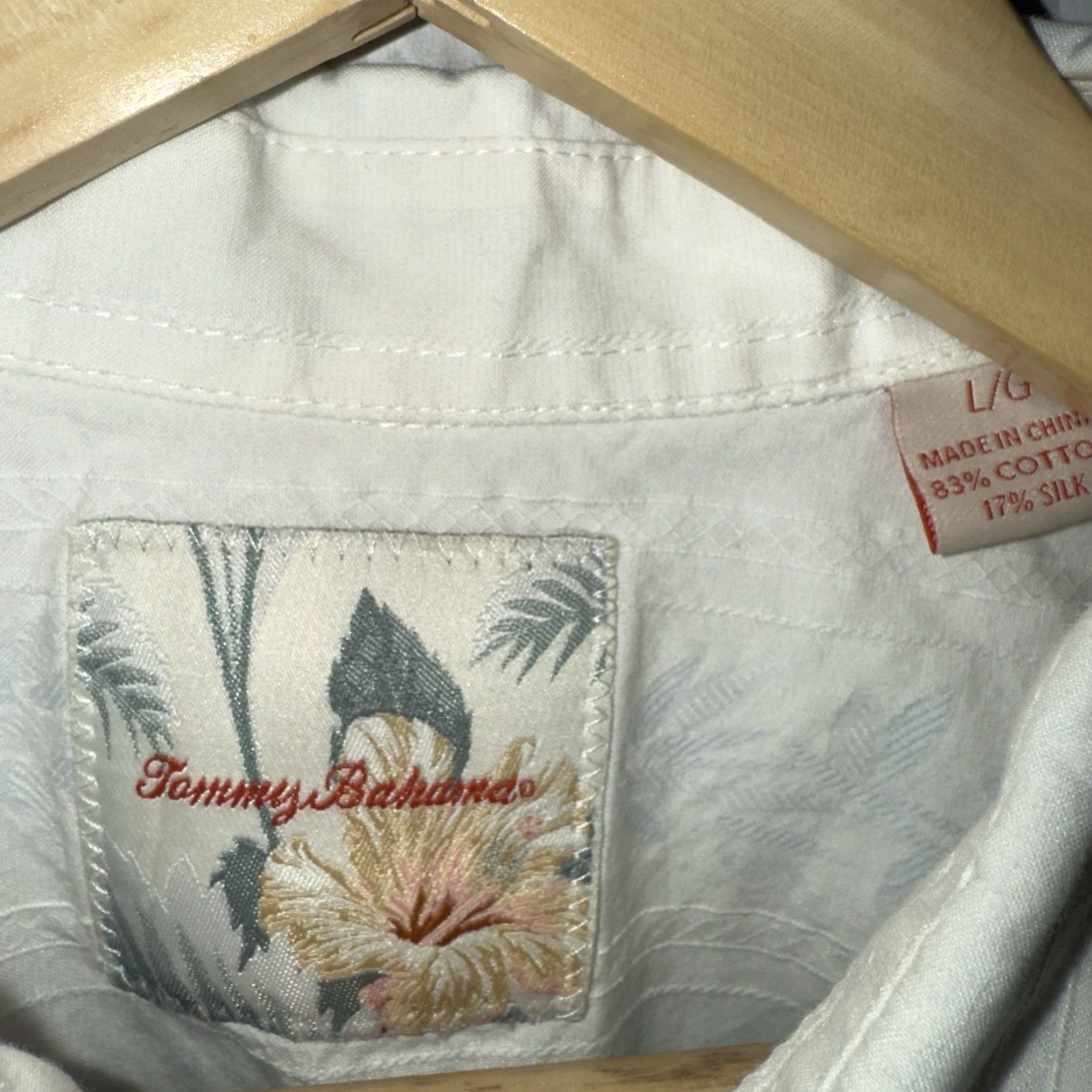 Tommy Bahama VINTAGE Tommy Bahama Silk Blend Hawaiian Shirt Mens L White Short Sleeve Button-Up 90s Mens Size US L / EU 52-54 / 3 - 4 Thumbnail