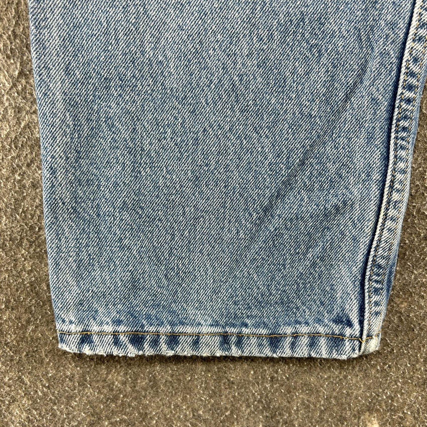 Levi's VINTAGE Levi's 505 Jeans Mens 32x32 Blue Regular Fit Straight Leg Distressed Light Wash denim 100% Cotton 5-Pocket Belt Loops Mod ern Mens Size US 32 / EU 48 - 4 Thumbnail