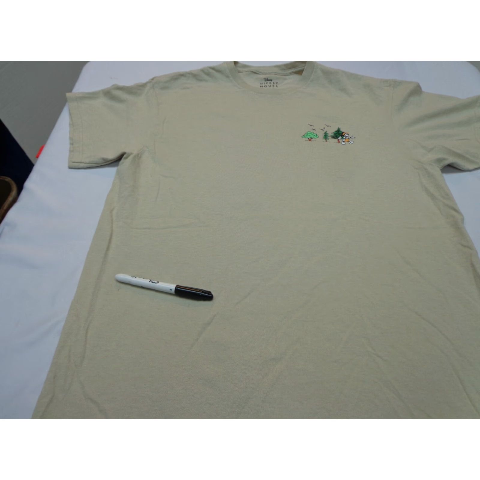 Disney Disney Mickey Mouse Great Outdoors Beige Comics T Shirt Size Large FLAWS Size US L / EU 52-54 / 3 - 4 Thumbnail